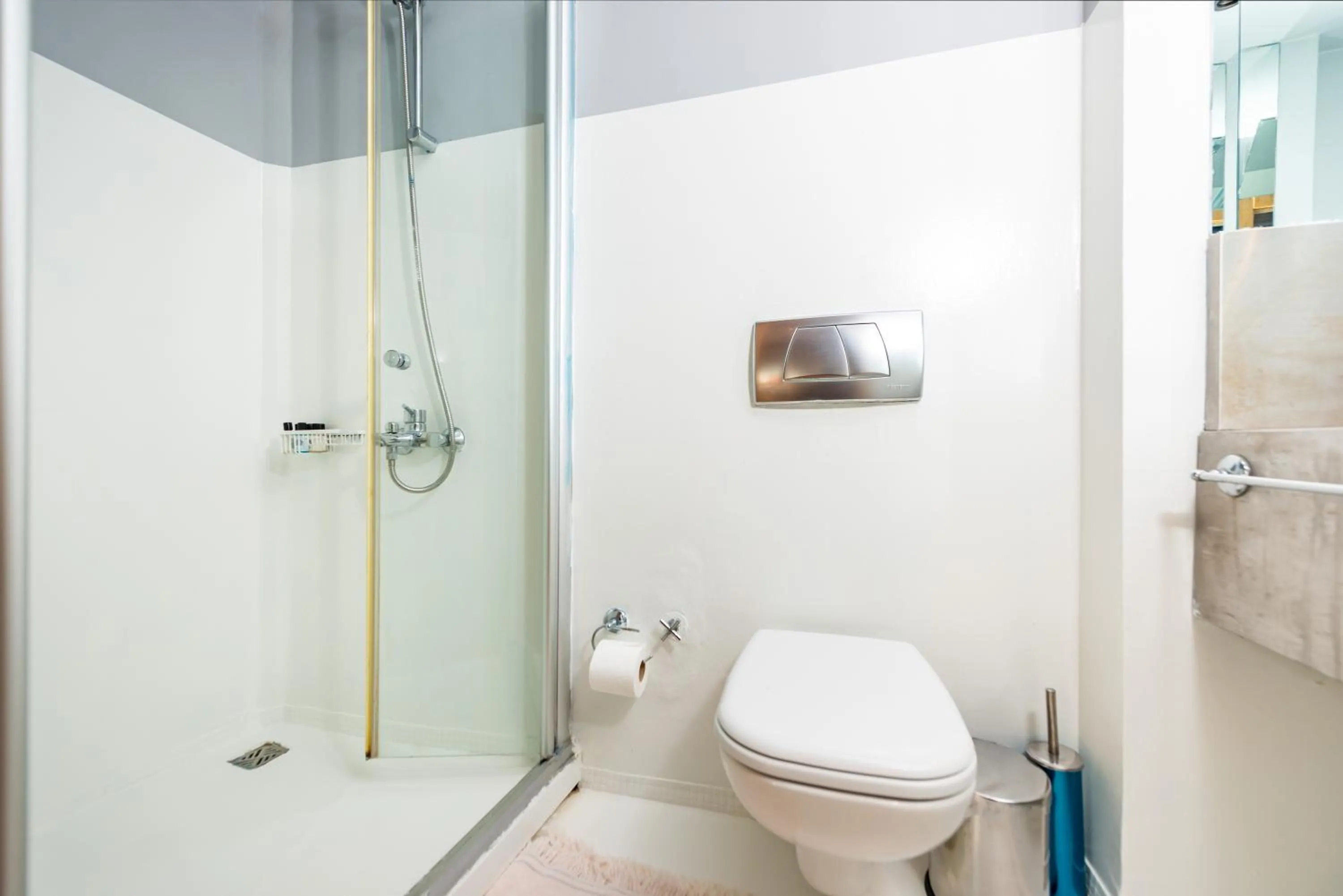 Toilet in Mayer Loft Suites