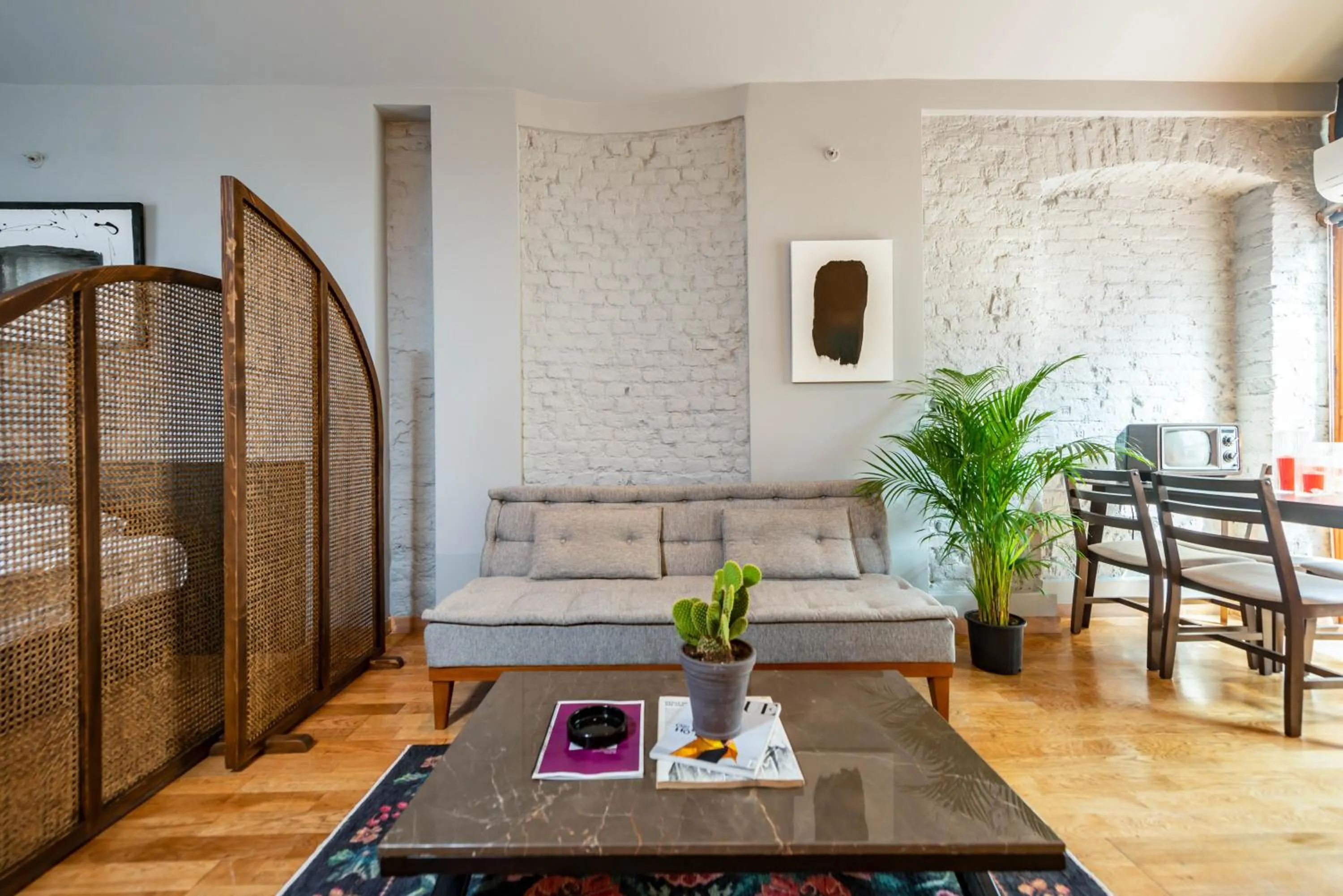 Living room, Bed in Mayer Loft Suites