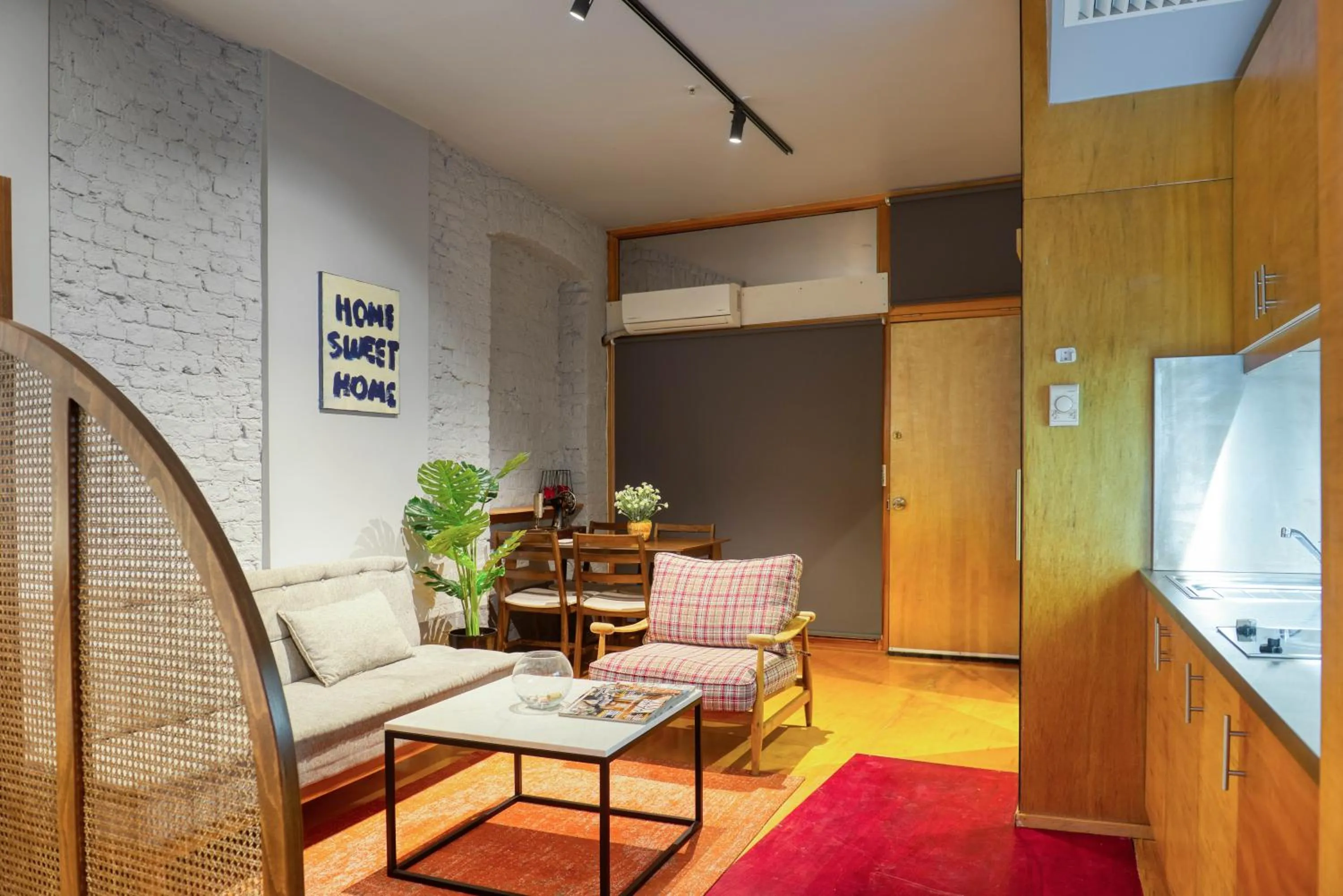 Living room in Mayer Loft Suites