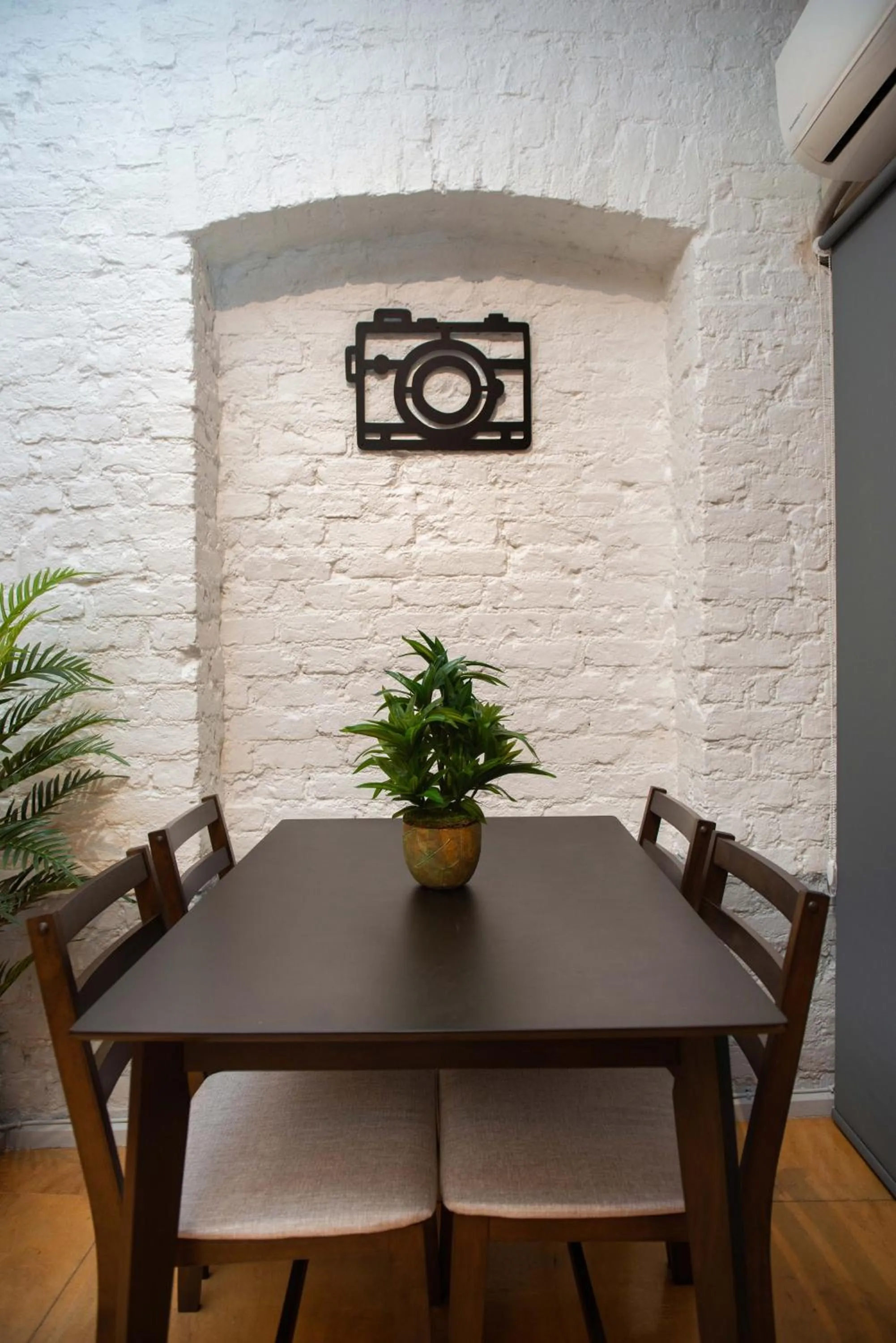 Dining area in Mayer Loft Suites