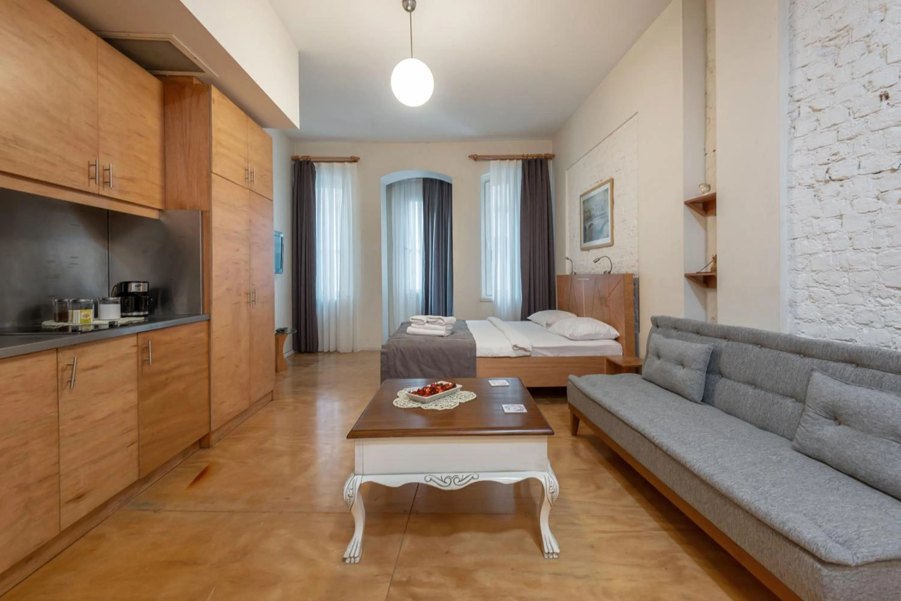 Living room, Bed in Mayer Loft Suites