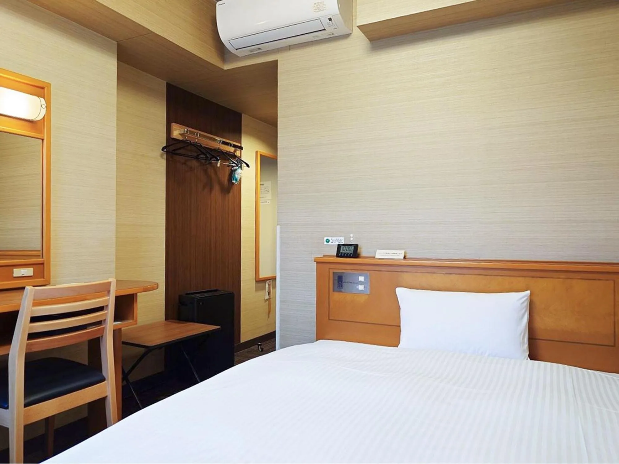 Photo of the whole room, Bed in Hotel Route-Inn Shimada Yoshida Inter