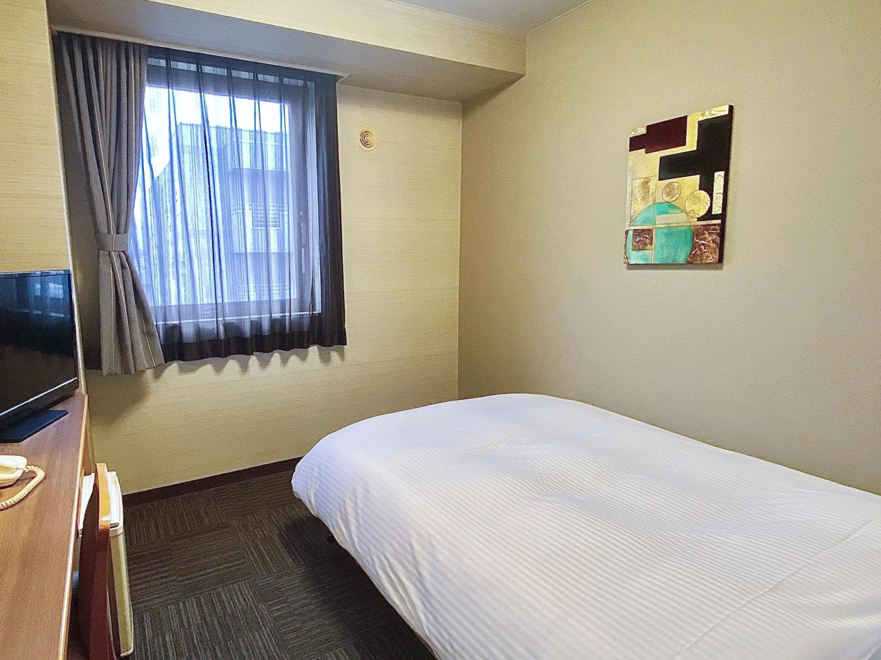 Photo of the whole room, Bed in Hotel Route-Inn Shimada Yoshida Inter