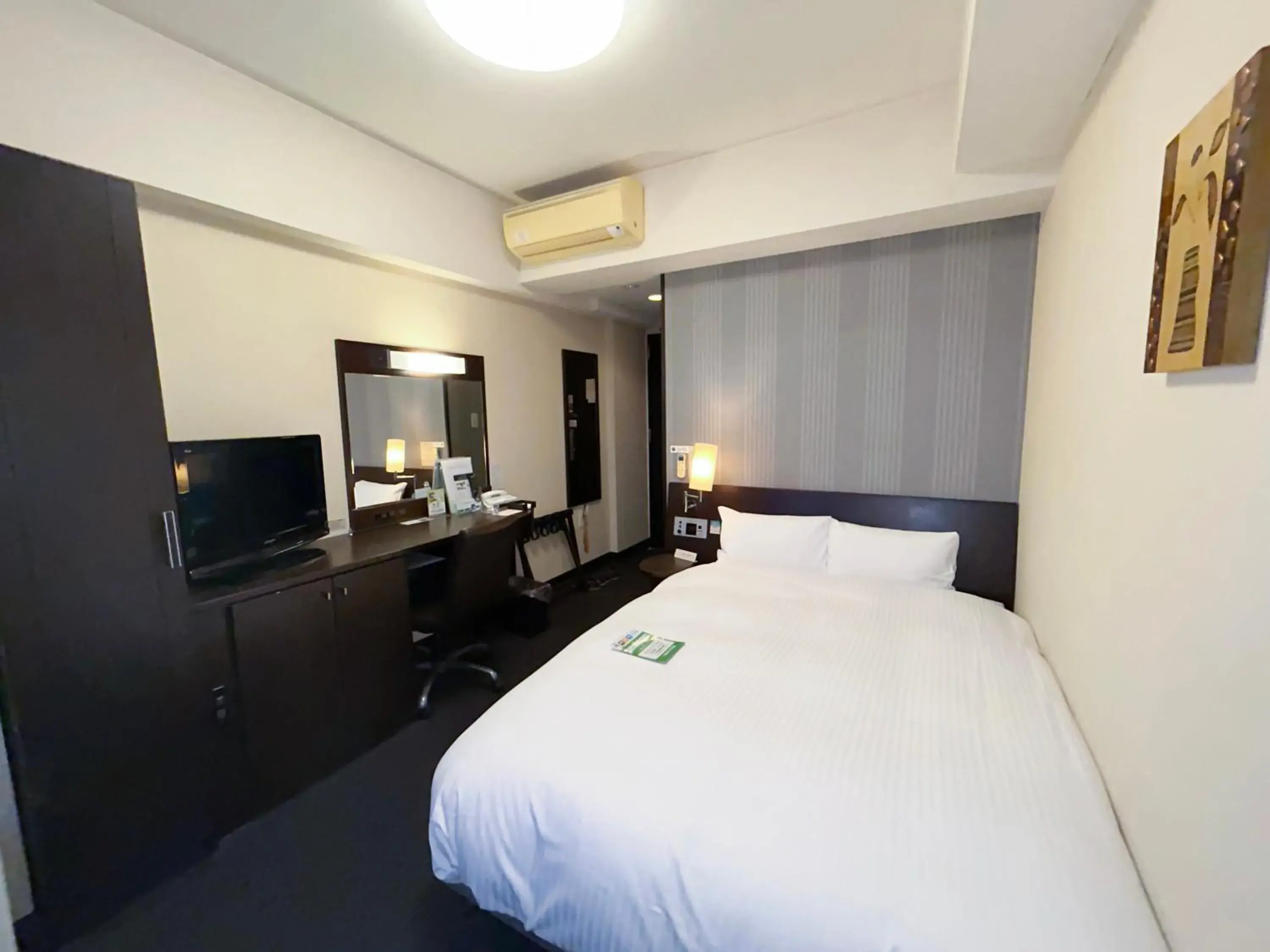 Comfort Double Room with Small Double Bed - Non-Smoking in Hotel Route-Inn Tosu Ekimae Comfort Double Room with Small Double Bed - Non-Smoking in Hotel Route-Inn Tosu Ekimae
