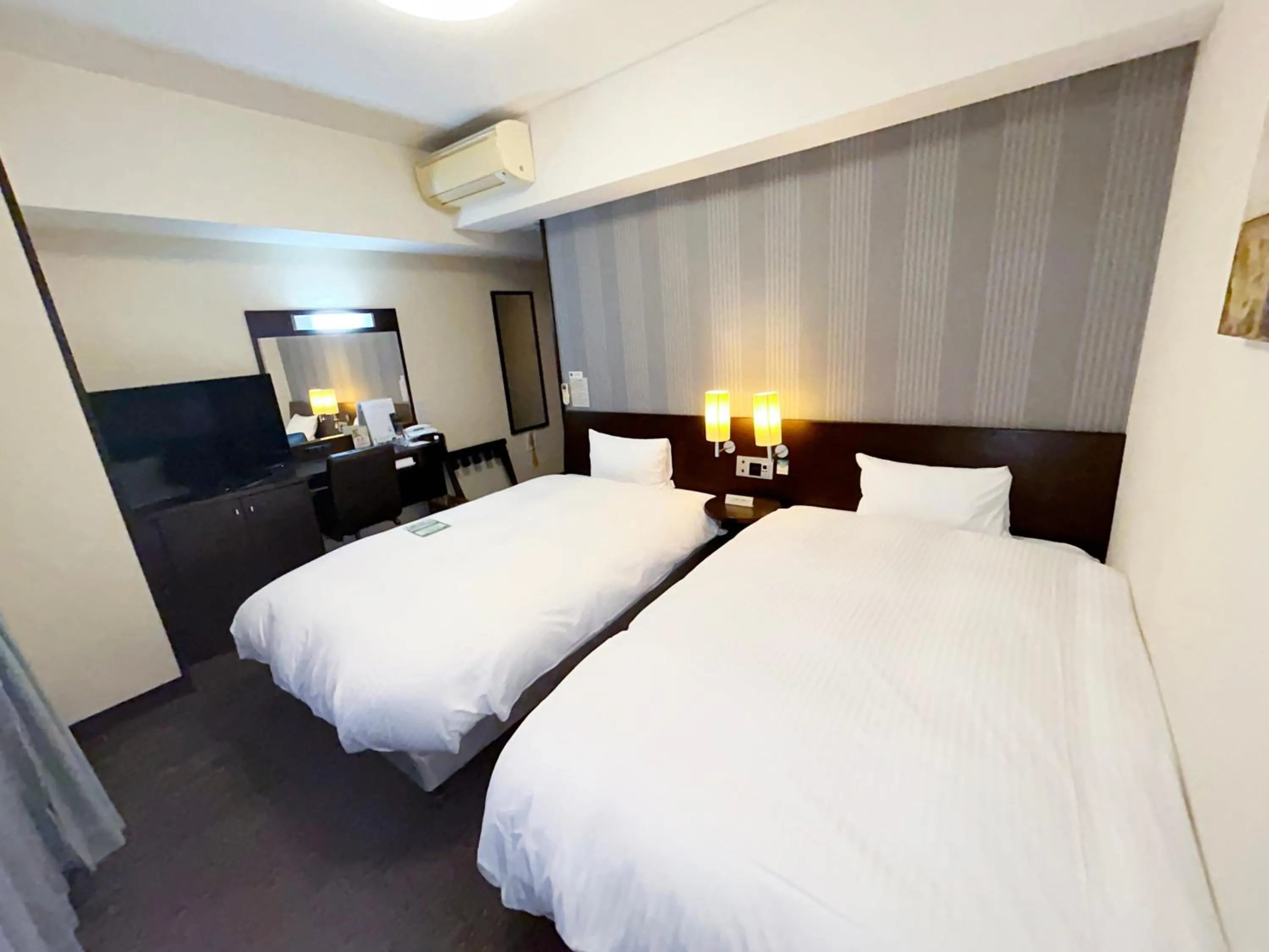 Bed in Hotel Route-Inn Tosu Ekimae