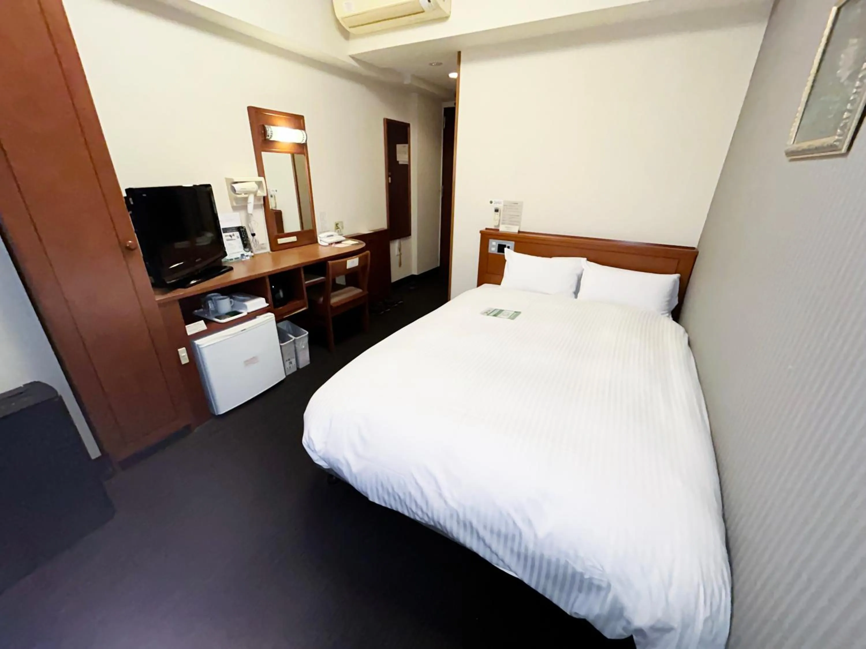 Bed in Hotel Route-Inn Tosu Ekimae