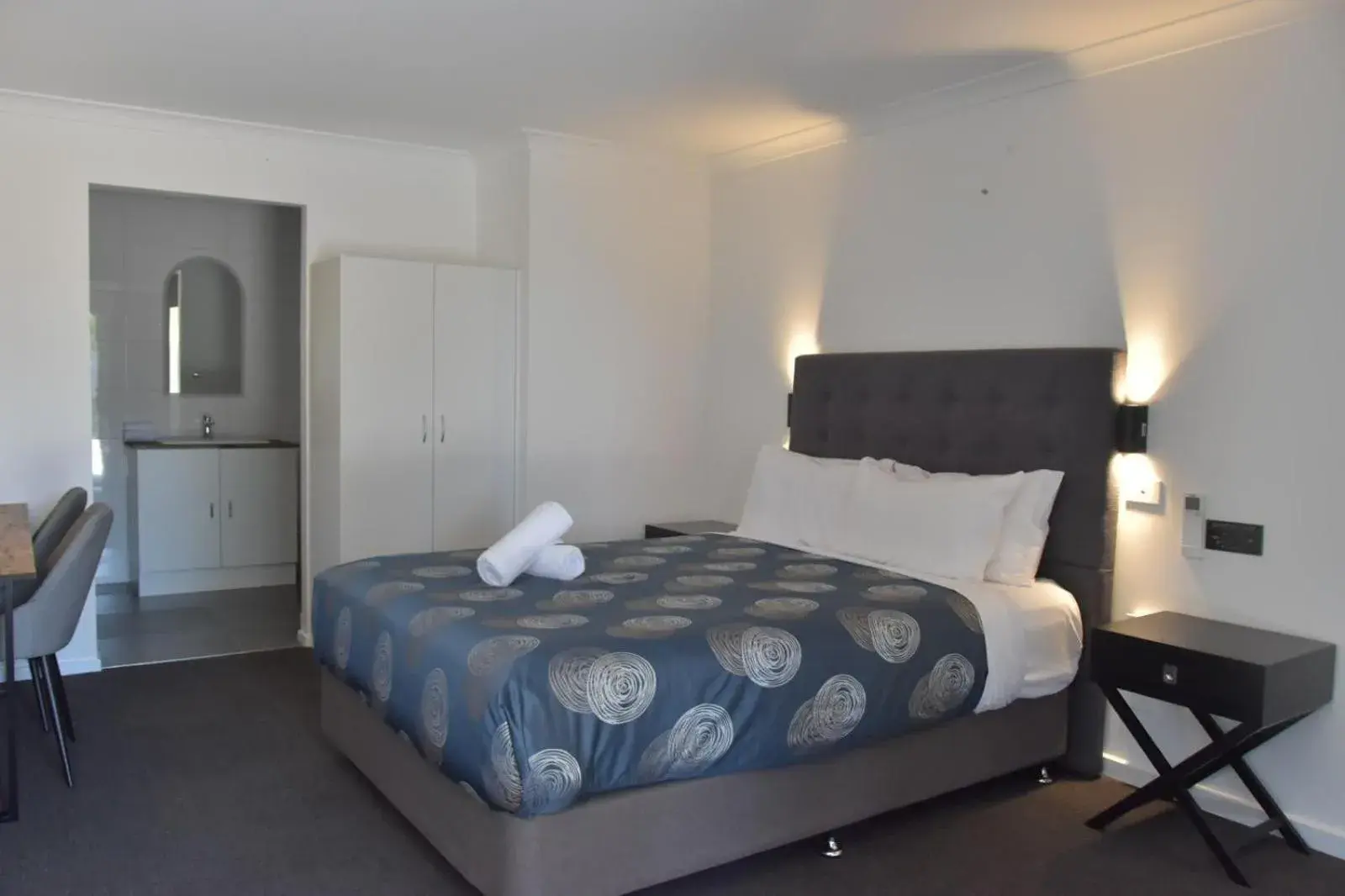 Deluxe Double Room in Belltower Motor Inn Deluxe Double Room in Belltower Motor Inn