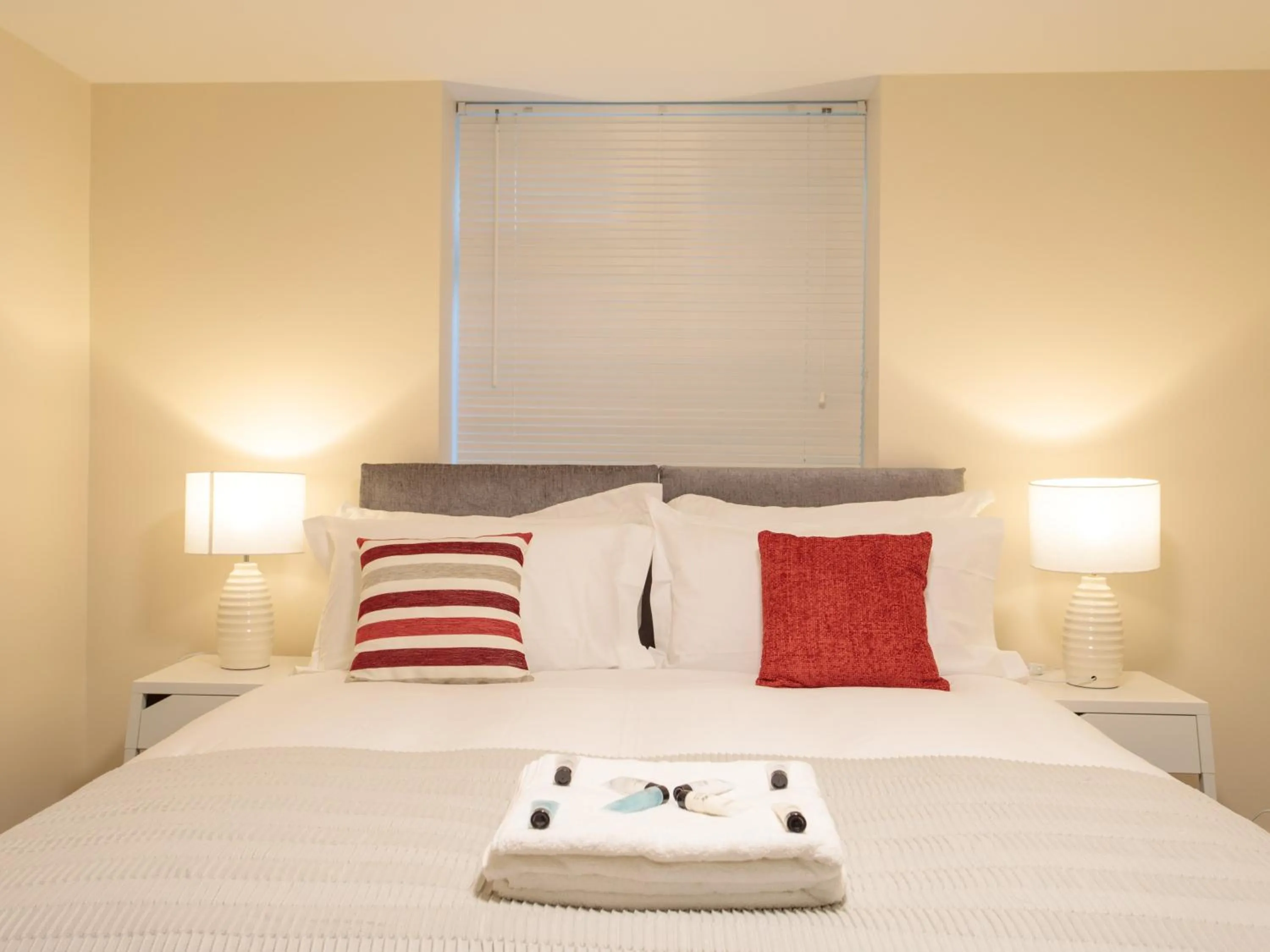 Other, Bed in Dartford Apartment