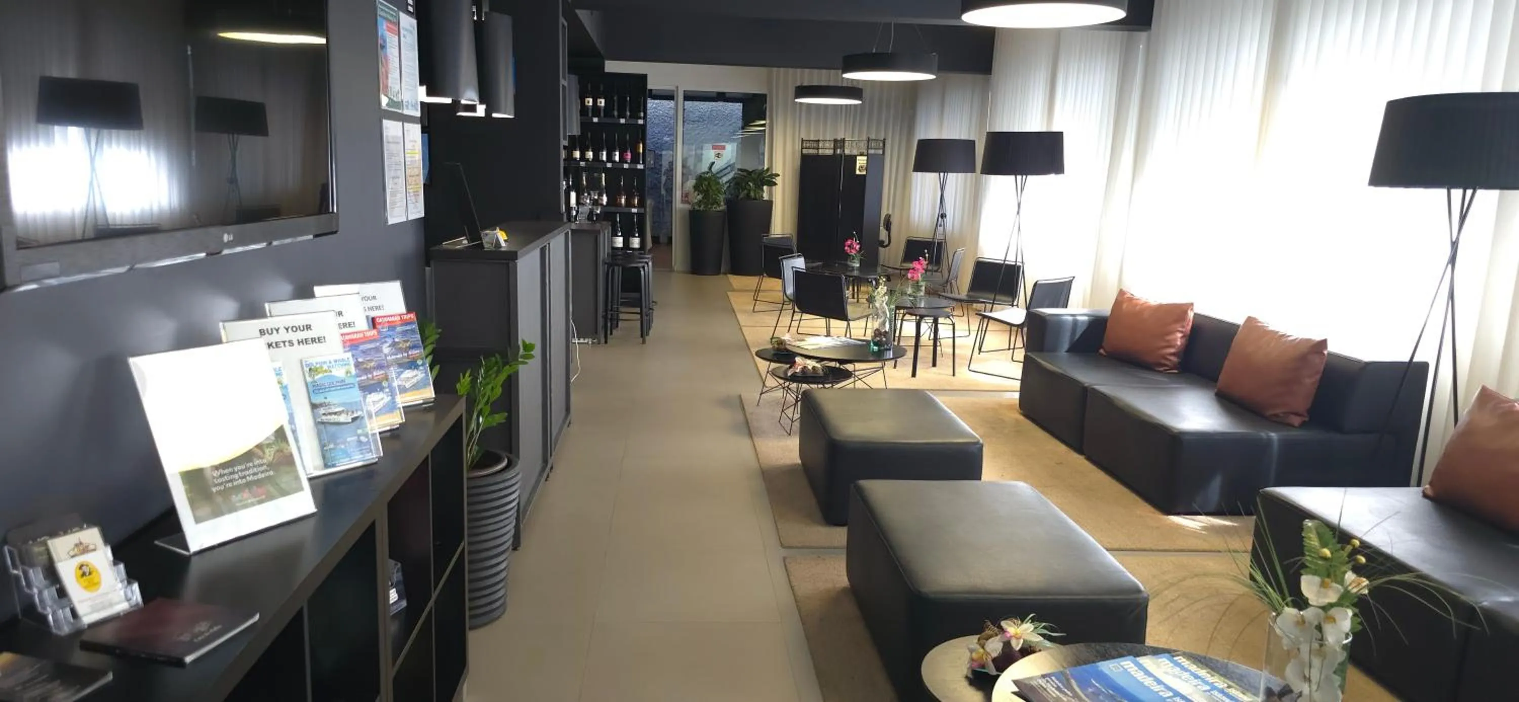 Communal lounge/ TV room in Apartamentos Turisticos Paraiso