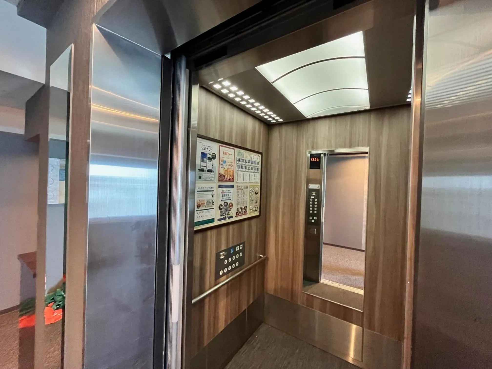 elevator in Hotel Route-Inn Mitsukaido Ekimae