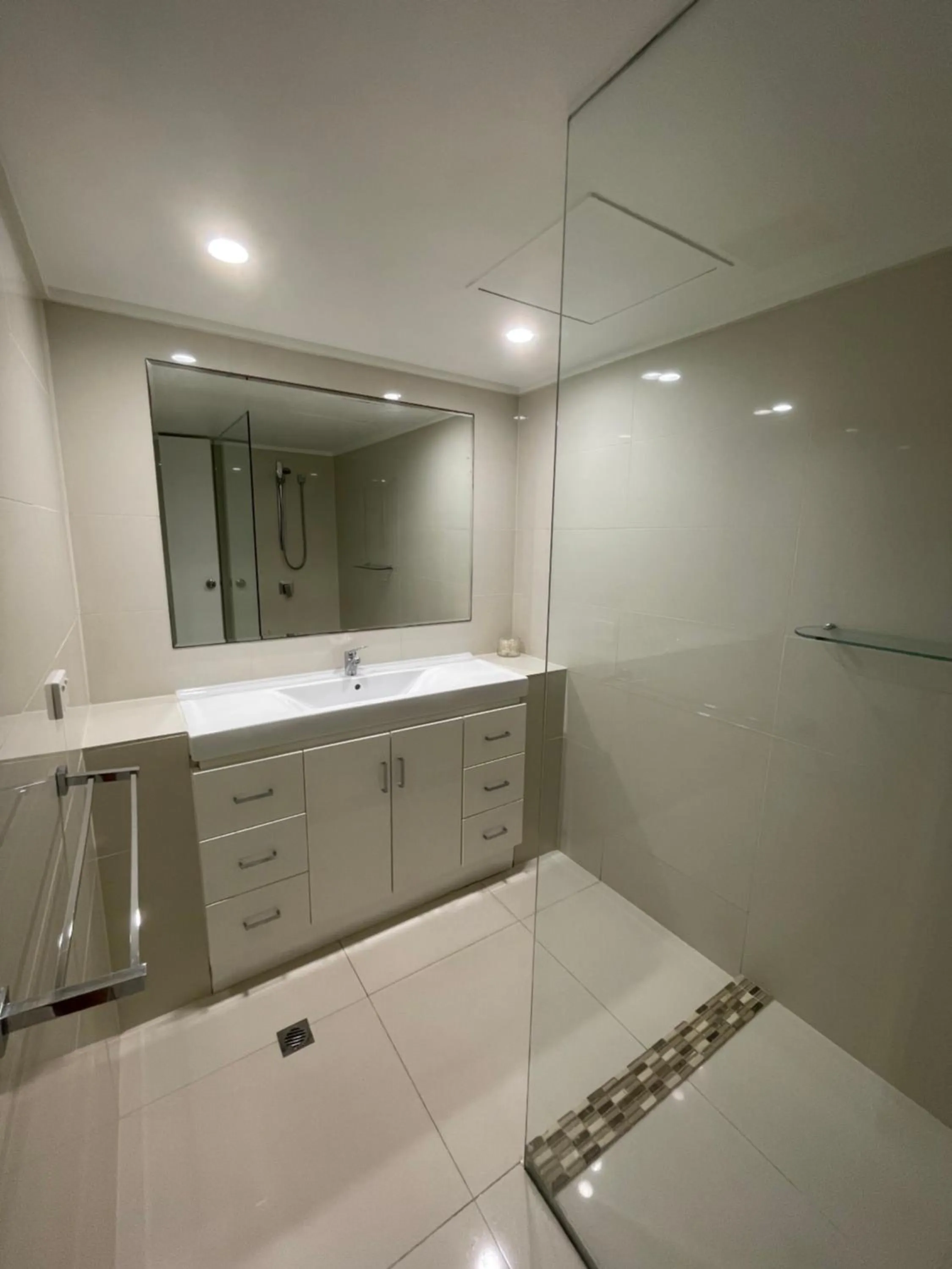 Bathroom in Myuna Holiday Apartments