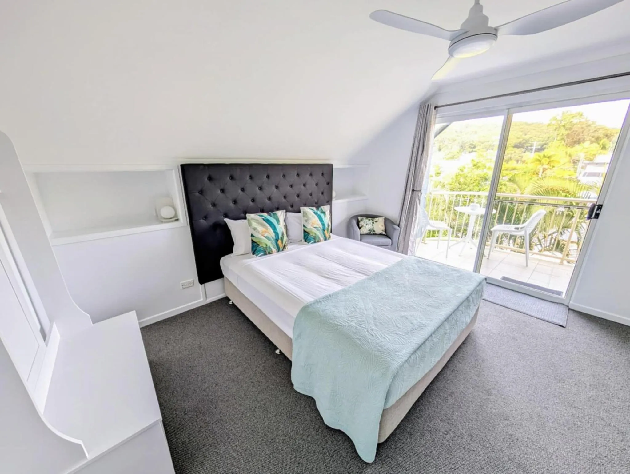 Balcony/Terrace, Bed in Rainbow Getaway Holiday Apartments