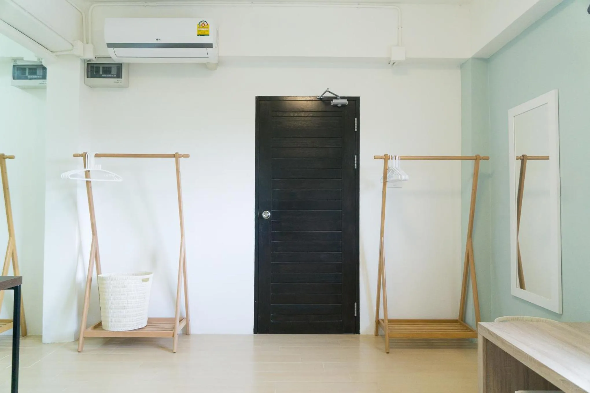 Toilet in Baan Ploy In