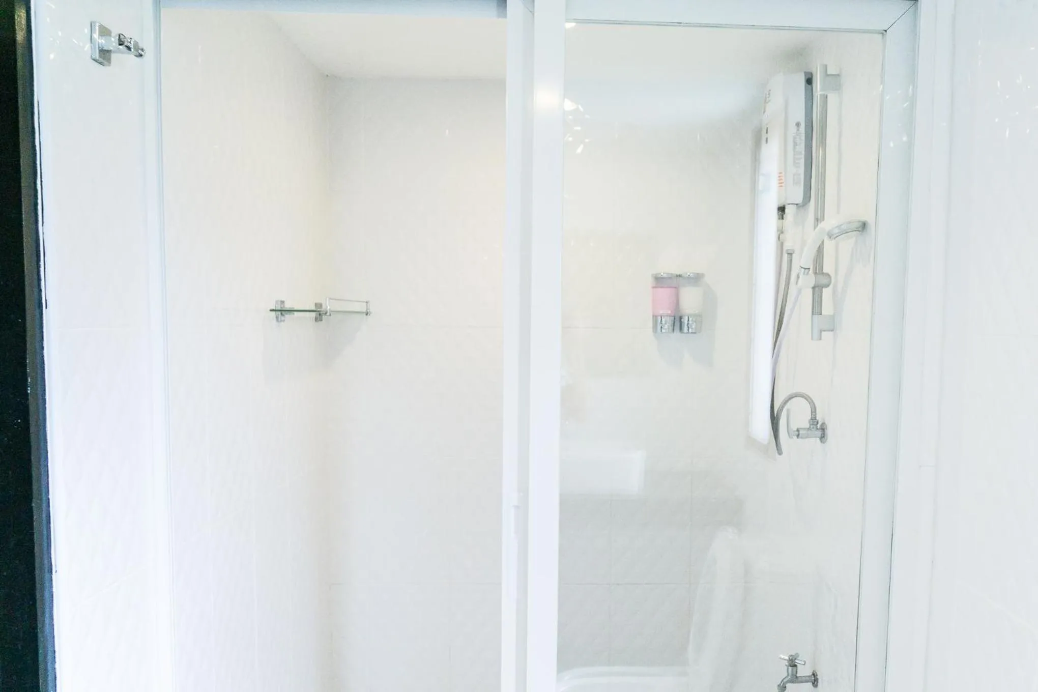 Shower in Baan Ploy In