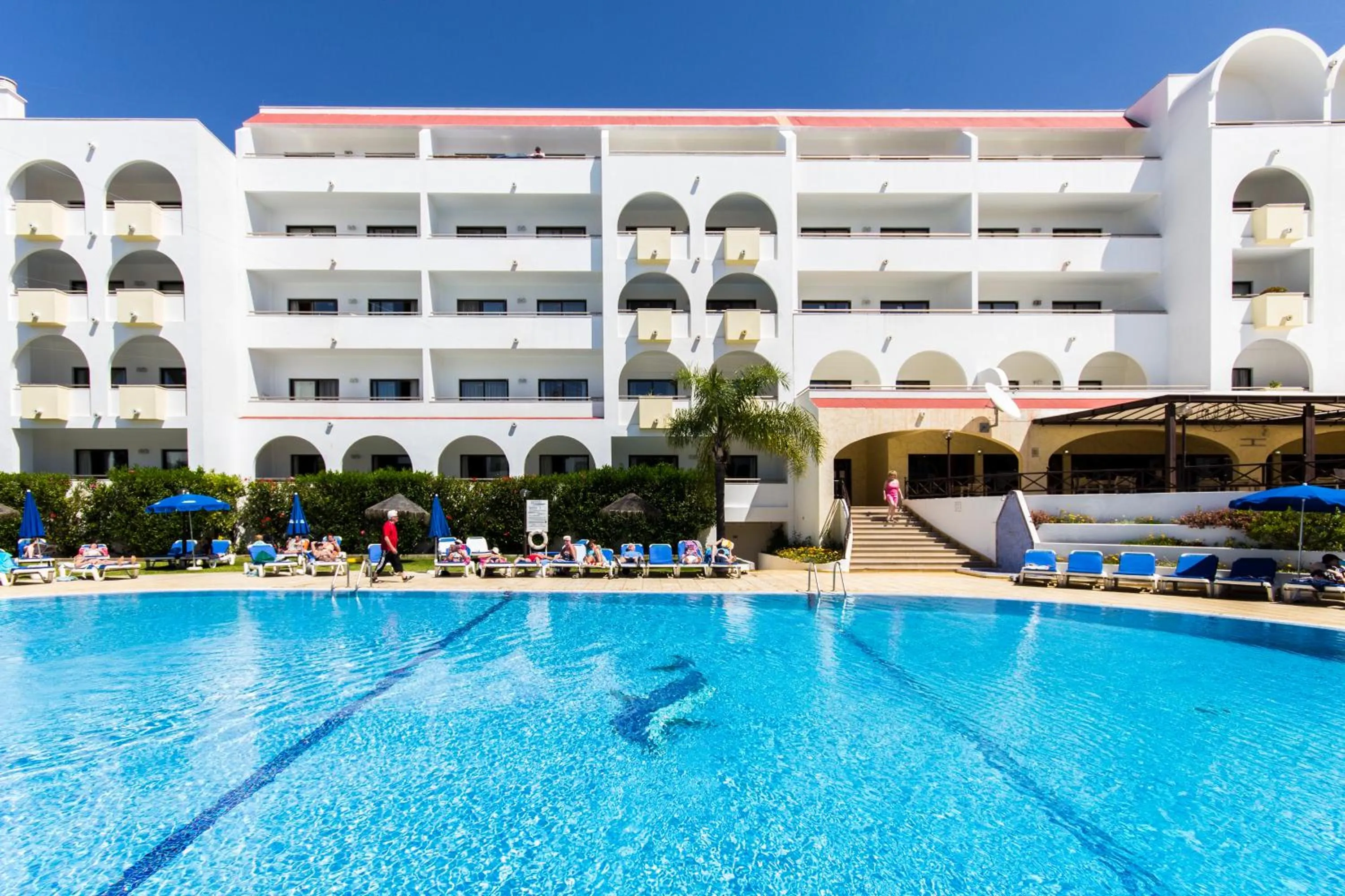Swimming pool in Aparthotel Paladim & Alagoamar