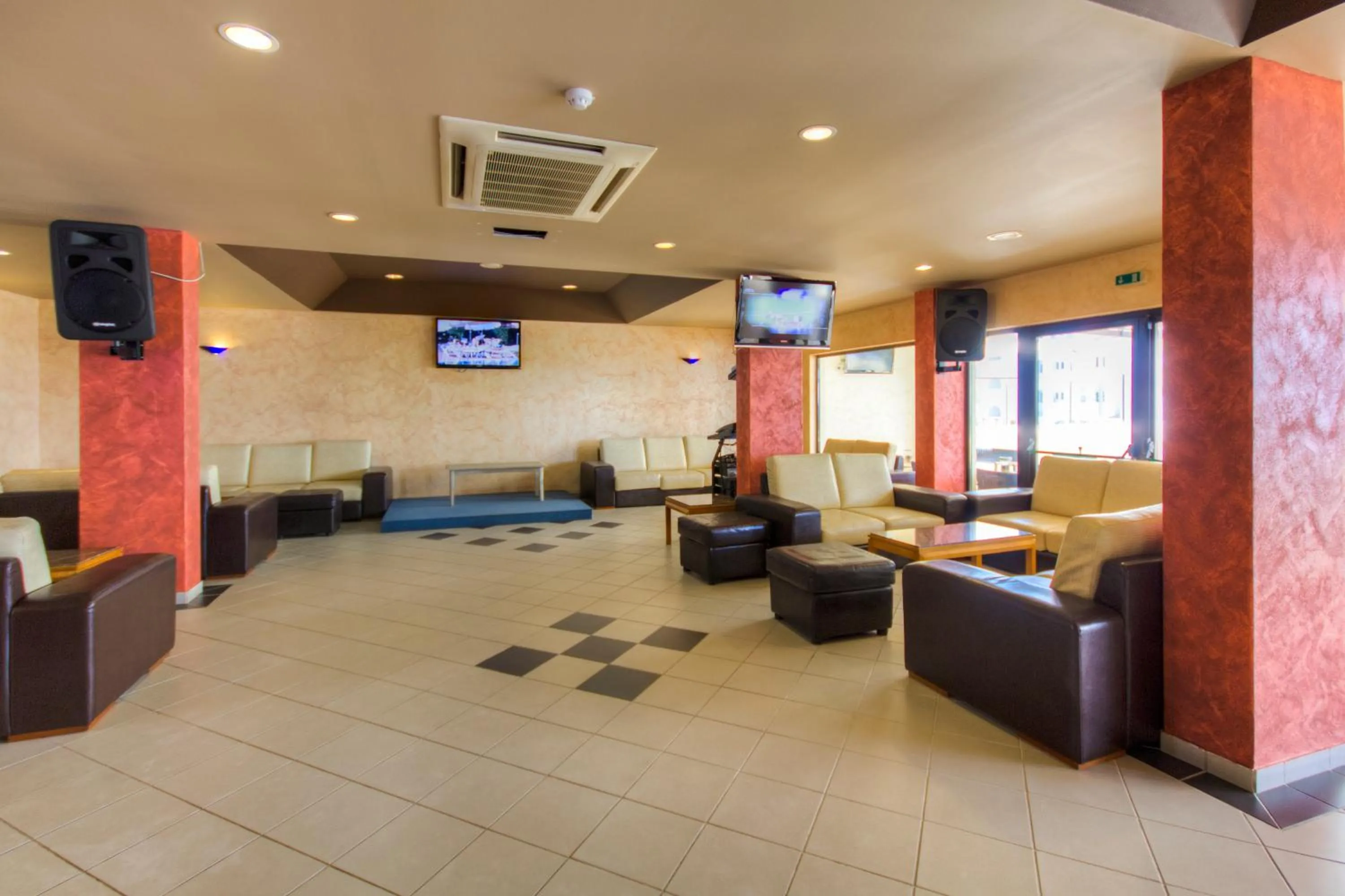 Lounge or bar in Aparthotel Paladim & Alagoamar