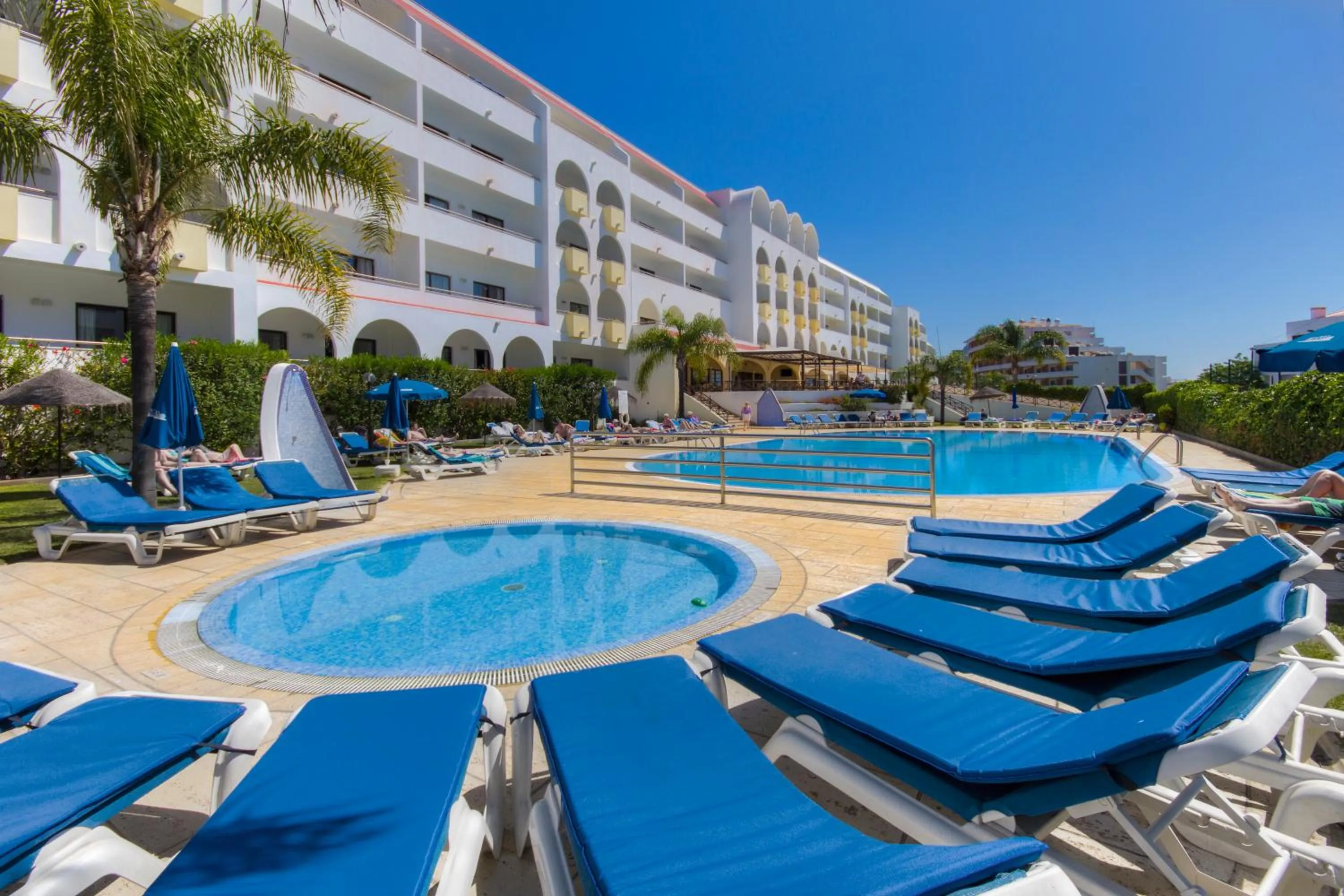Swimming pool in Aparthotel Paladim & Alagoamar