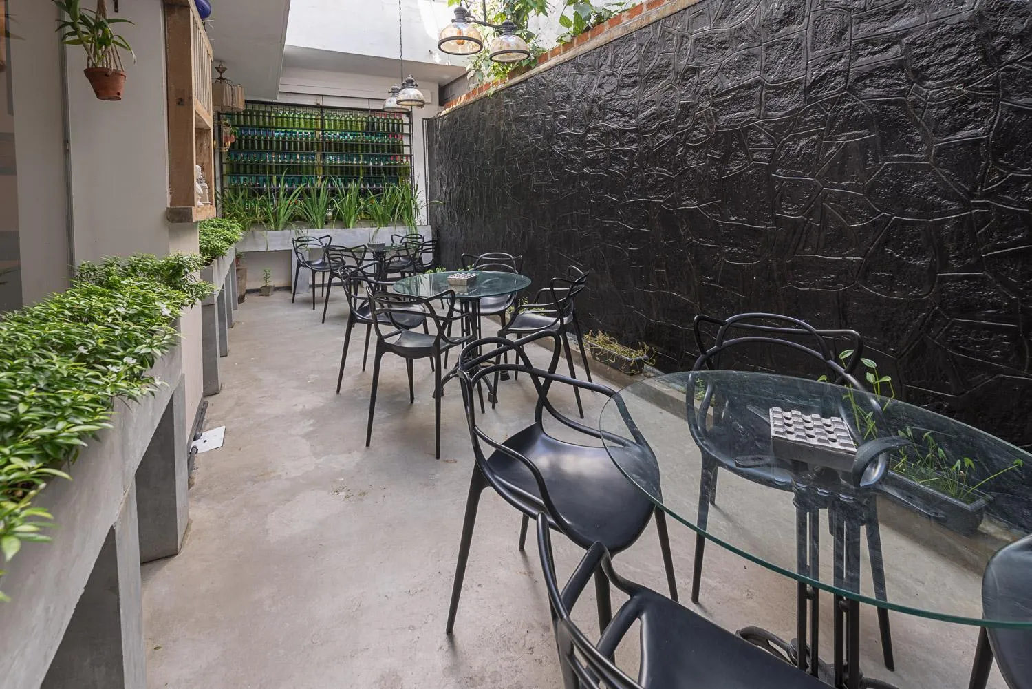 Restaurant/places to eat in Pearl Royal Hotel, Colombo