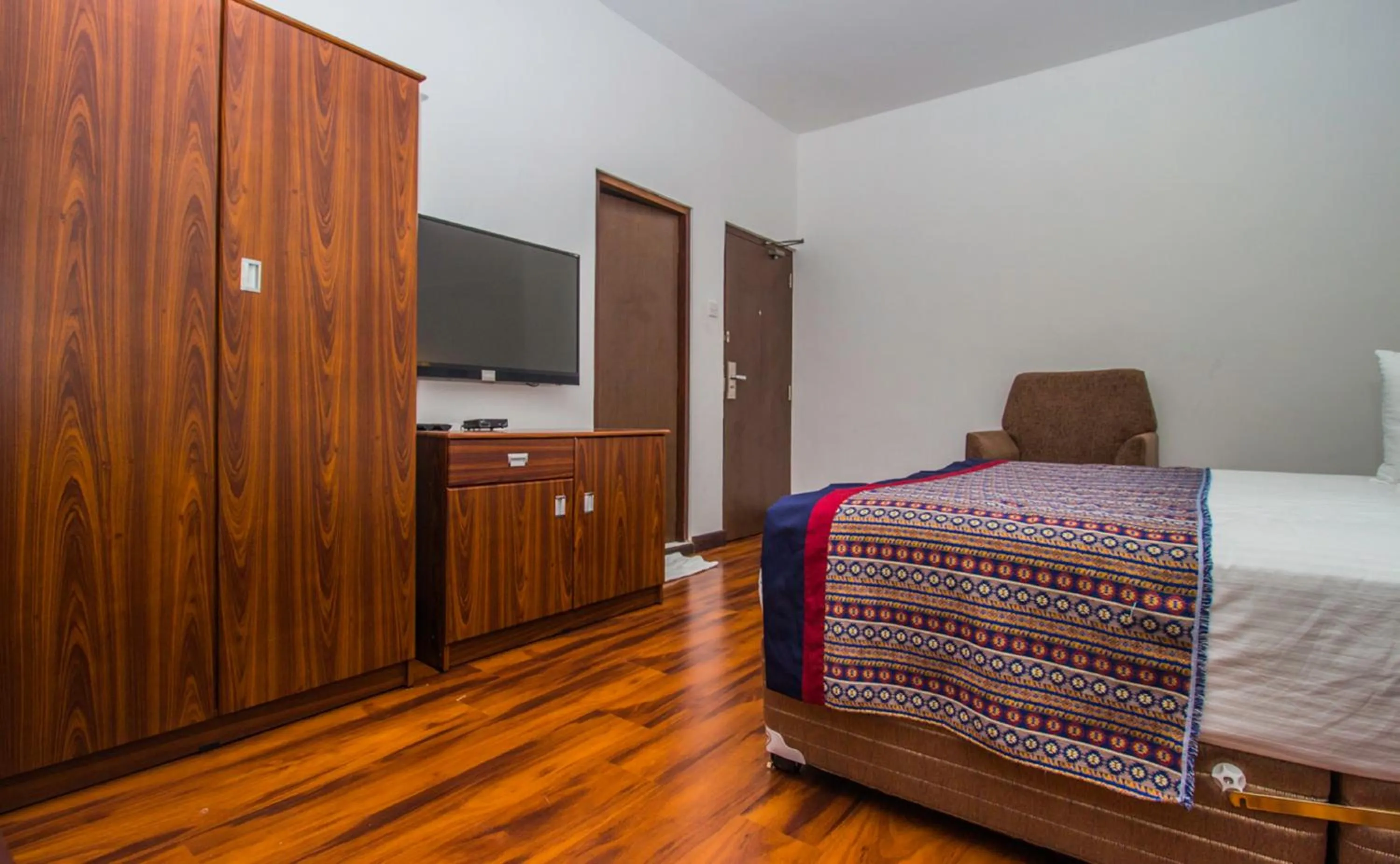 Bed in Pearl Royal Hotel, Colombo