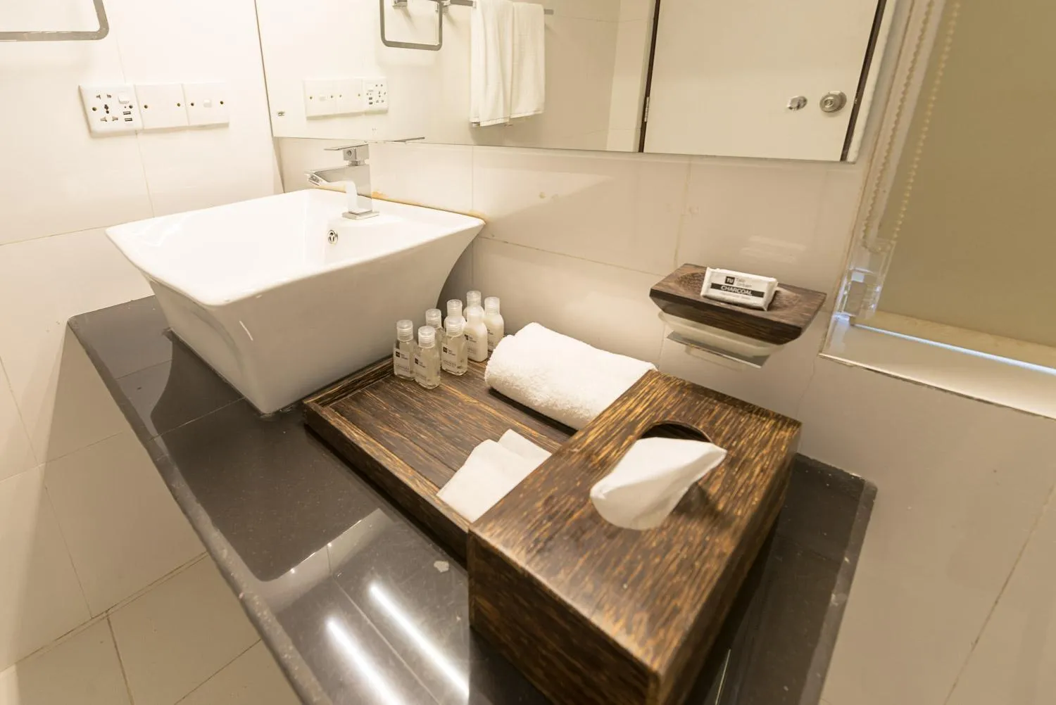 Toilet in Pearl Royal Hotel, Colombo