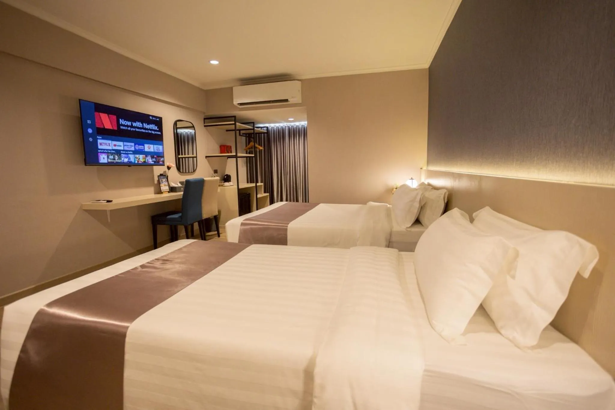 Bed in S.D. Avenue Hotel