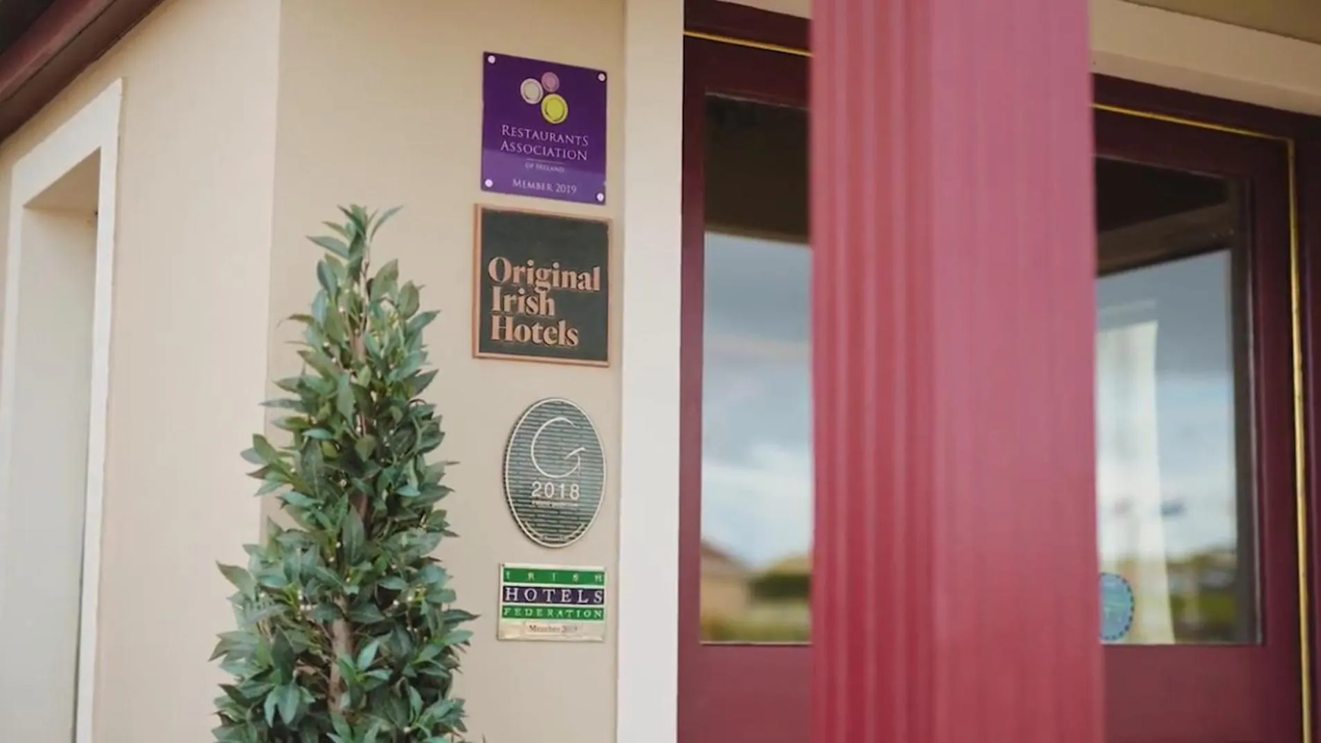 Facade/entrance in Teach de Broc