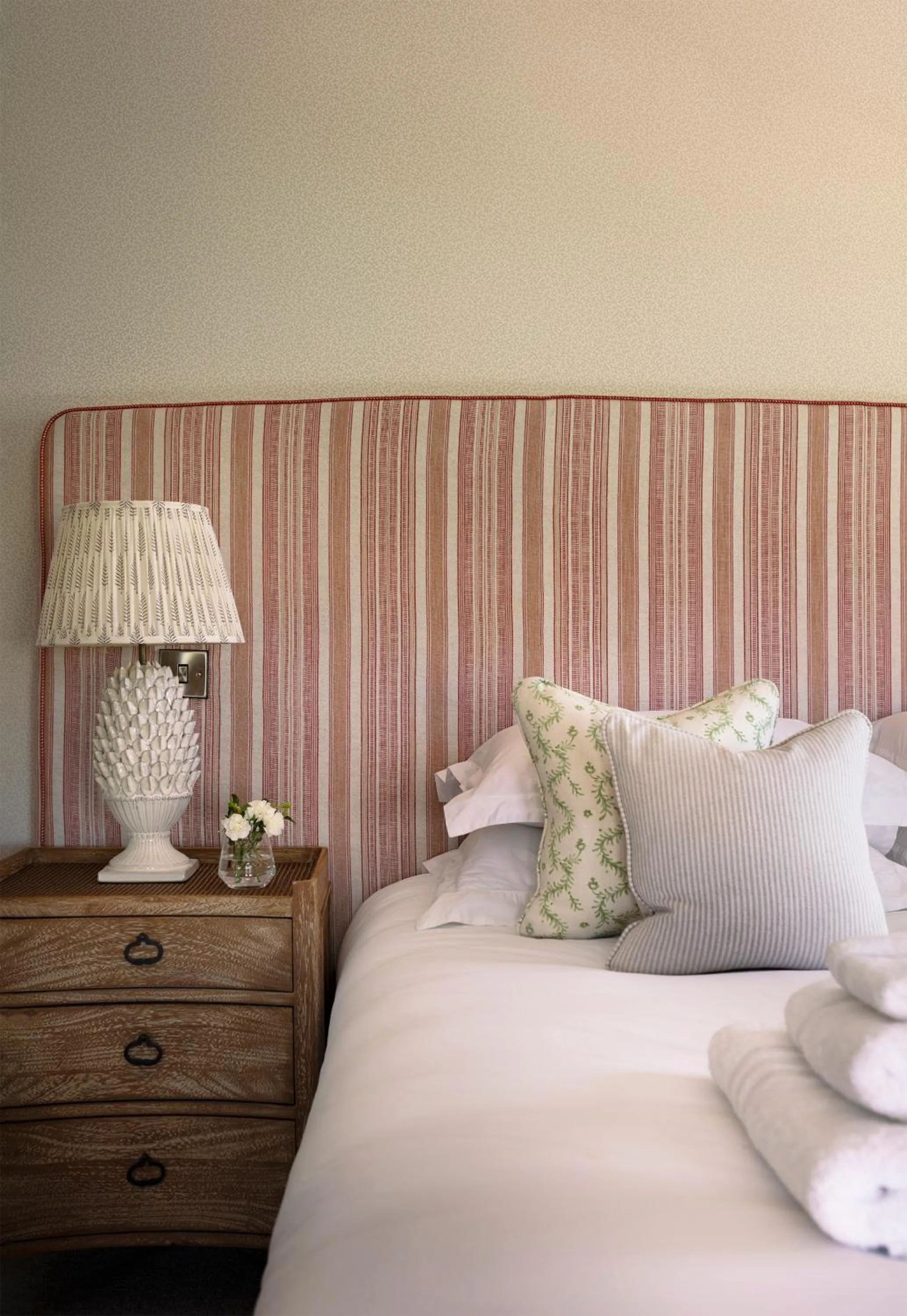 Bedroom, Bed in Teach de Broc