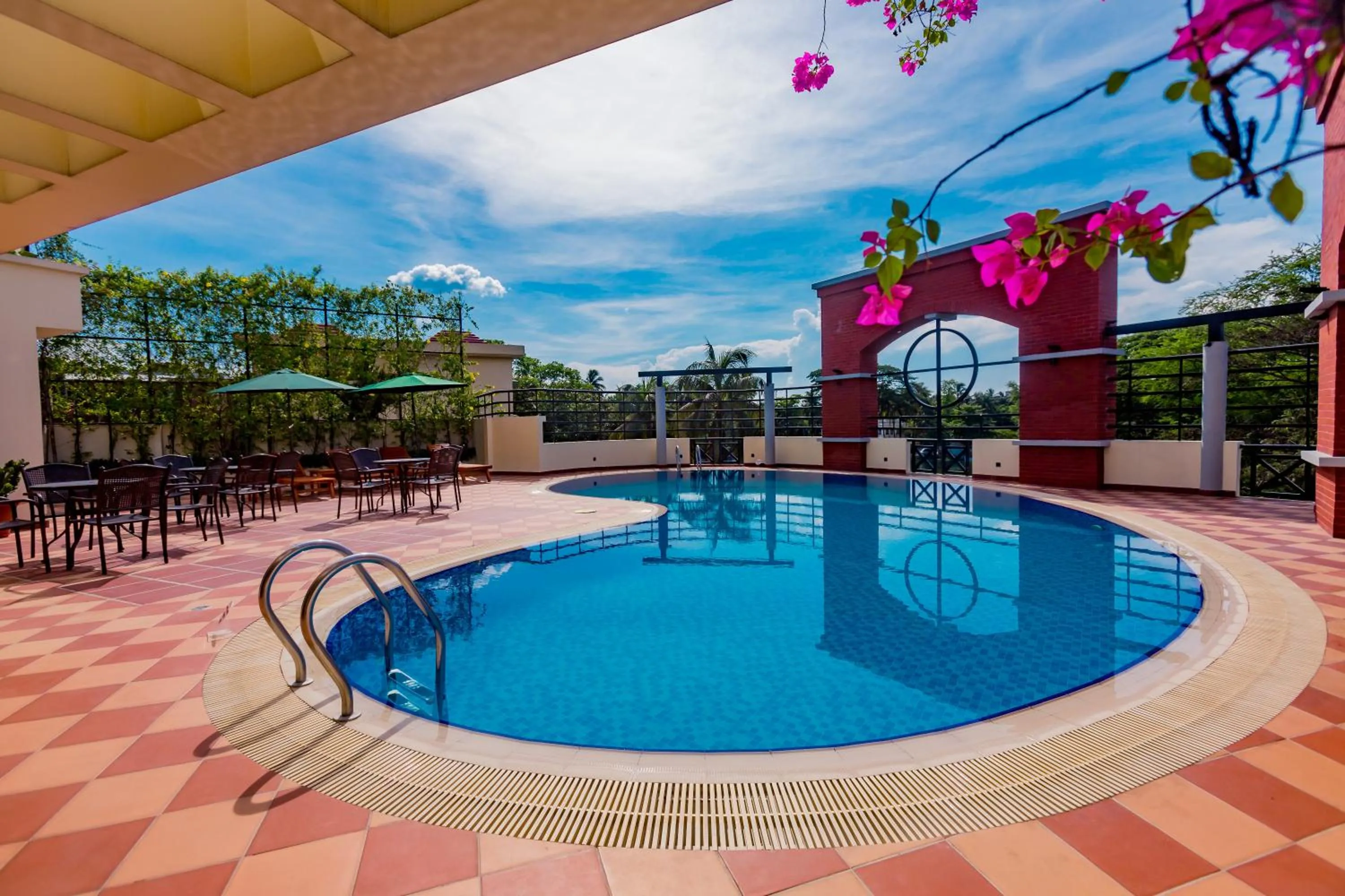 Swimming pool in Hotel Grand Park Barishal