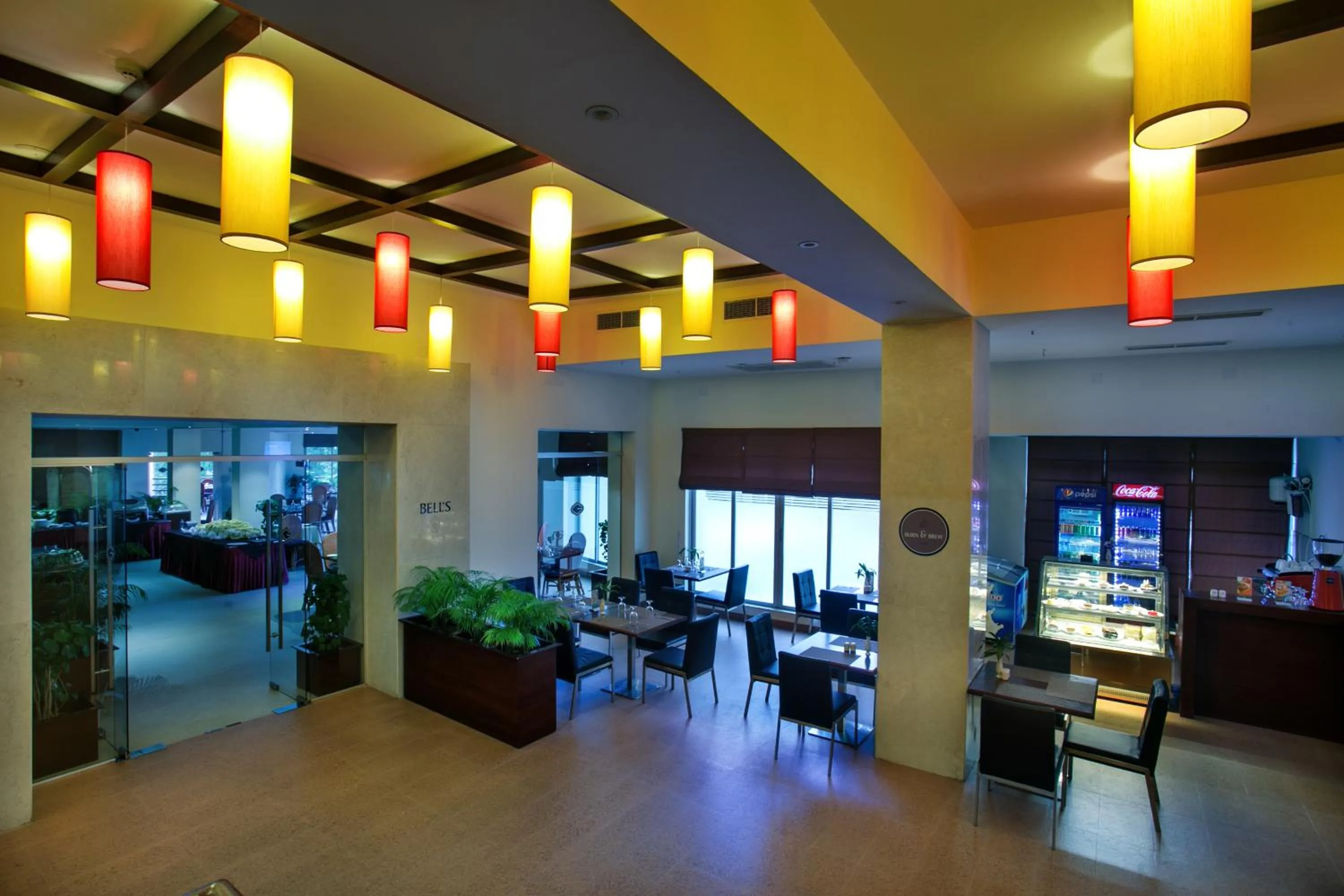 Restaurant/places to eat in Hotel Grand Park Barishal