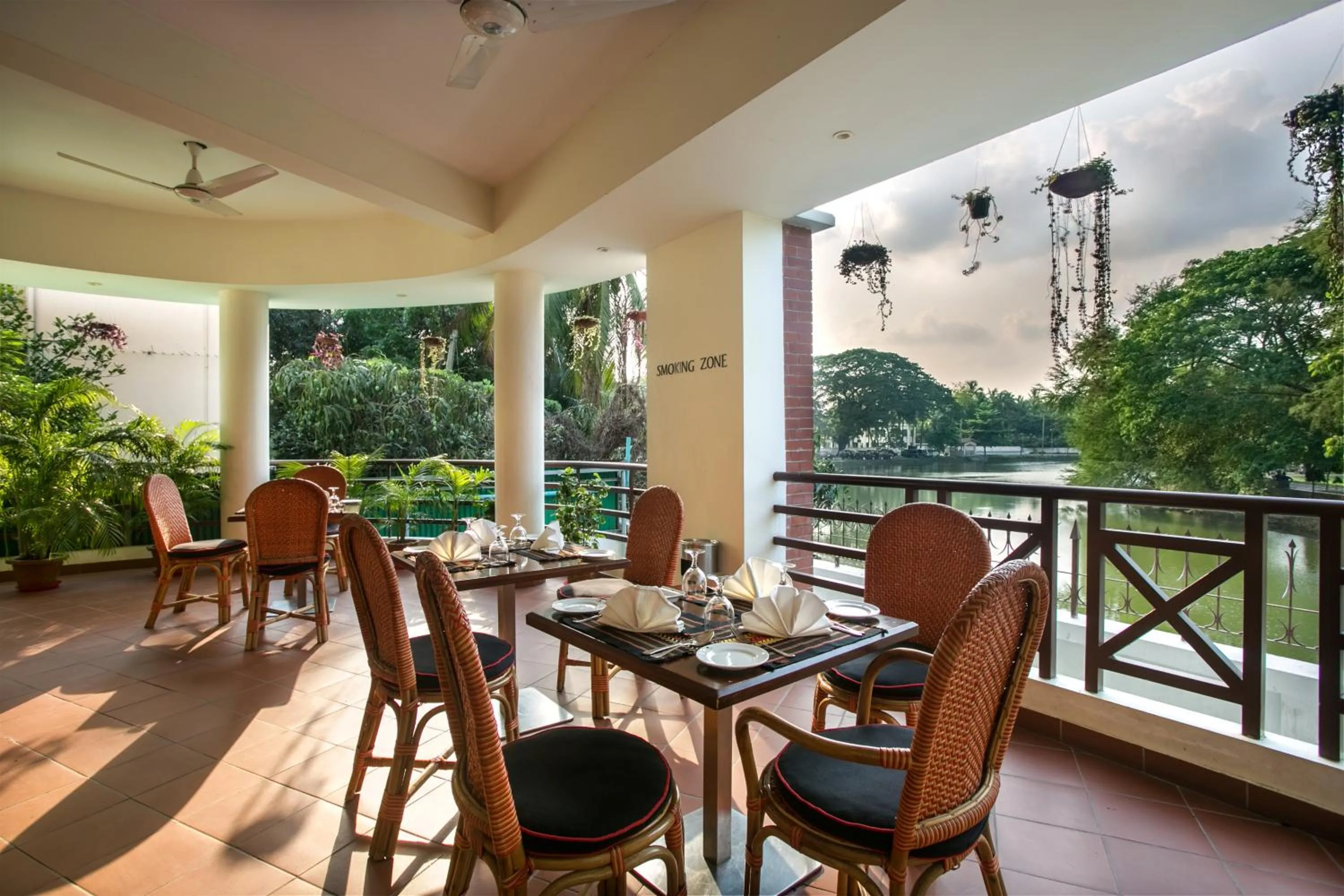 Restaurant/places to eat in Hotel Grand Park Barishal