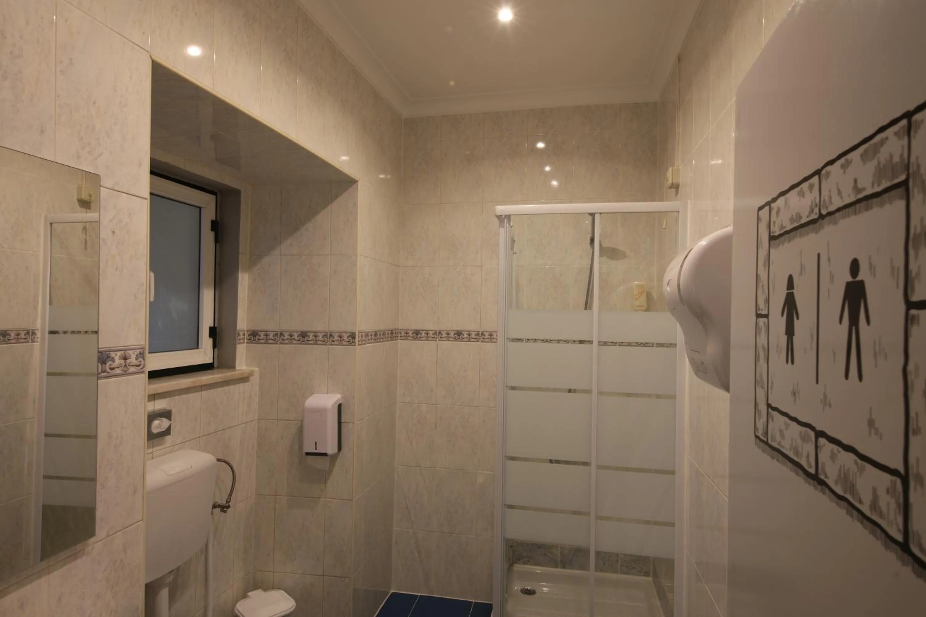 Bathroom in O Elétrico Guesthouse