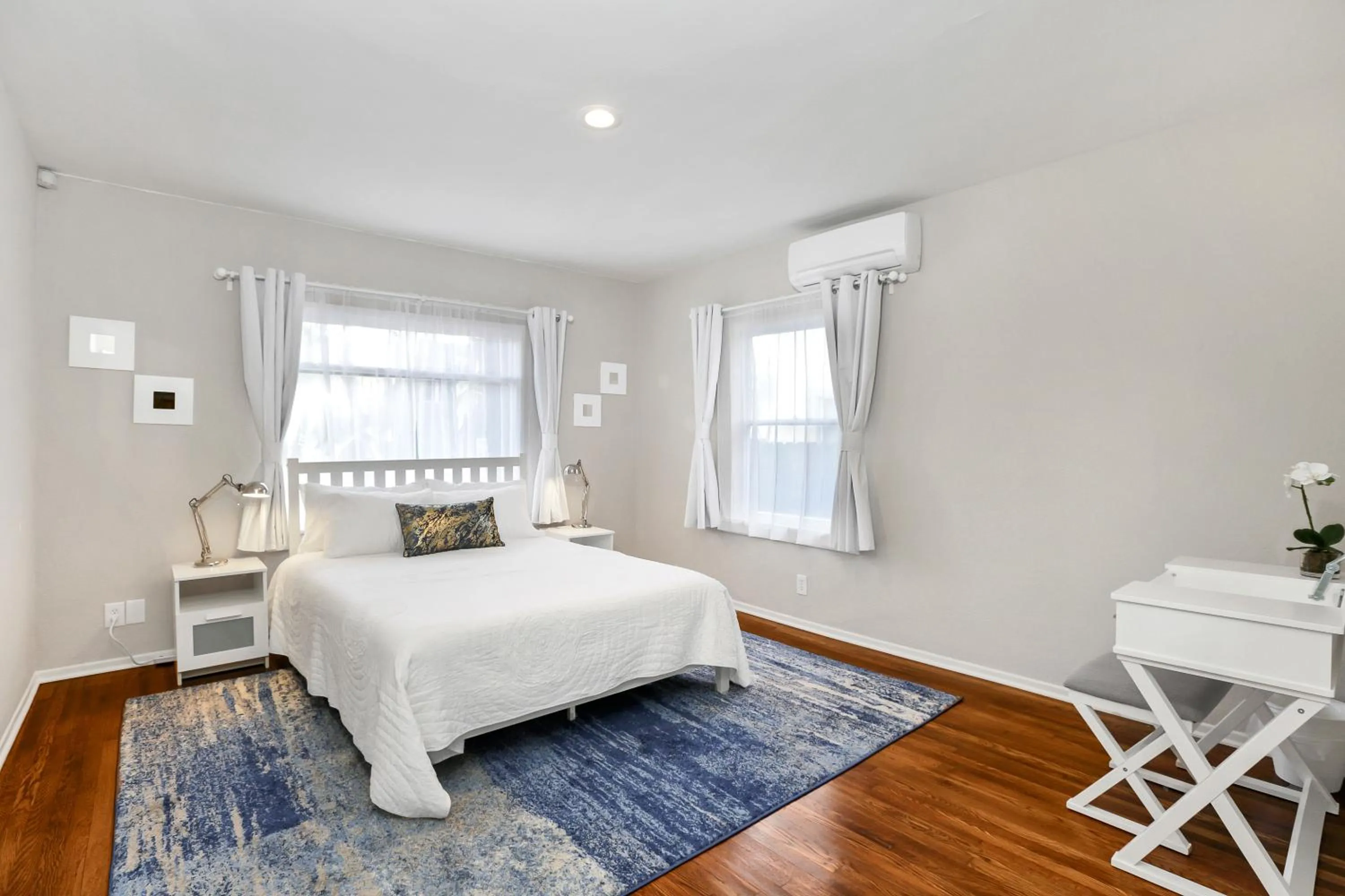 Bedroom, Bed in Long Beach House