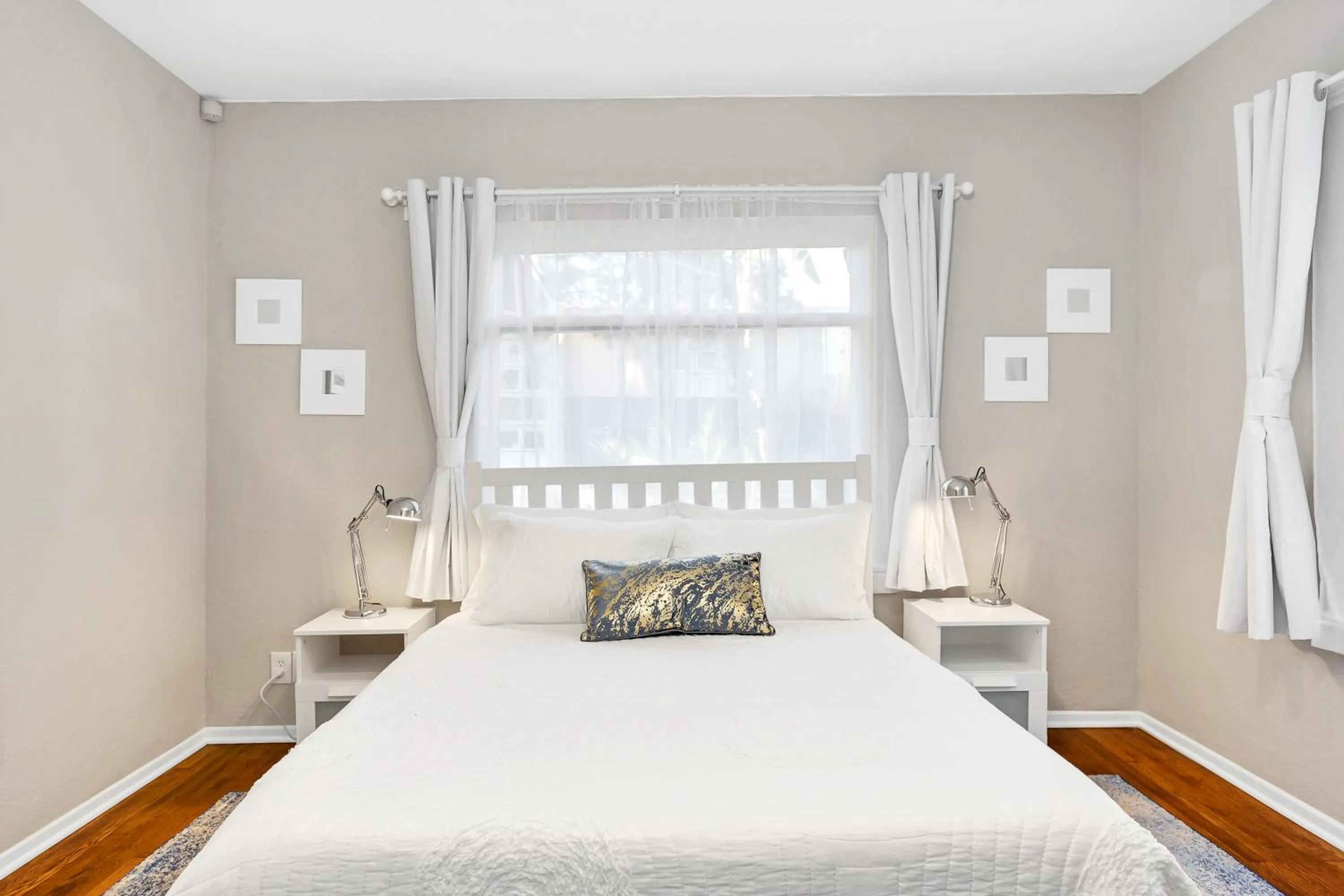 Bedroom, Bed in Long Beach House