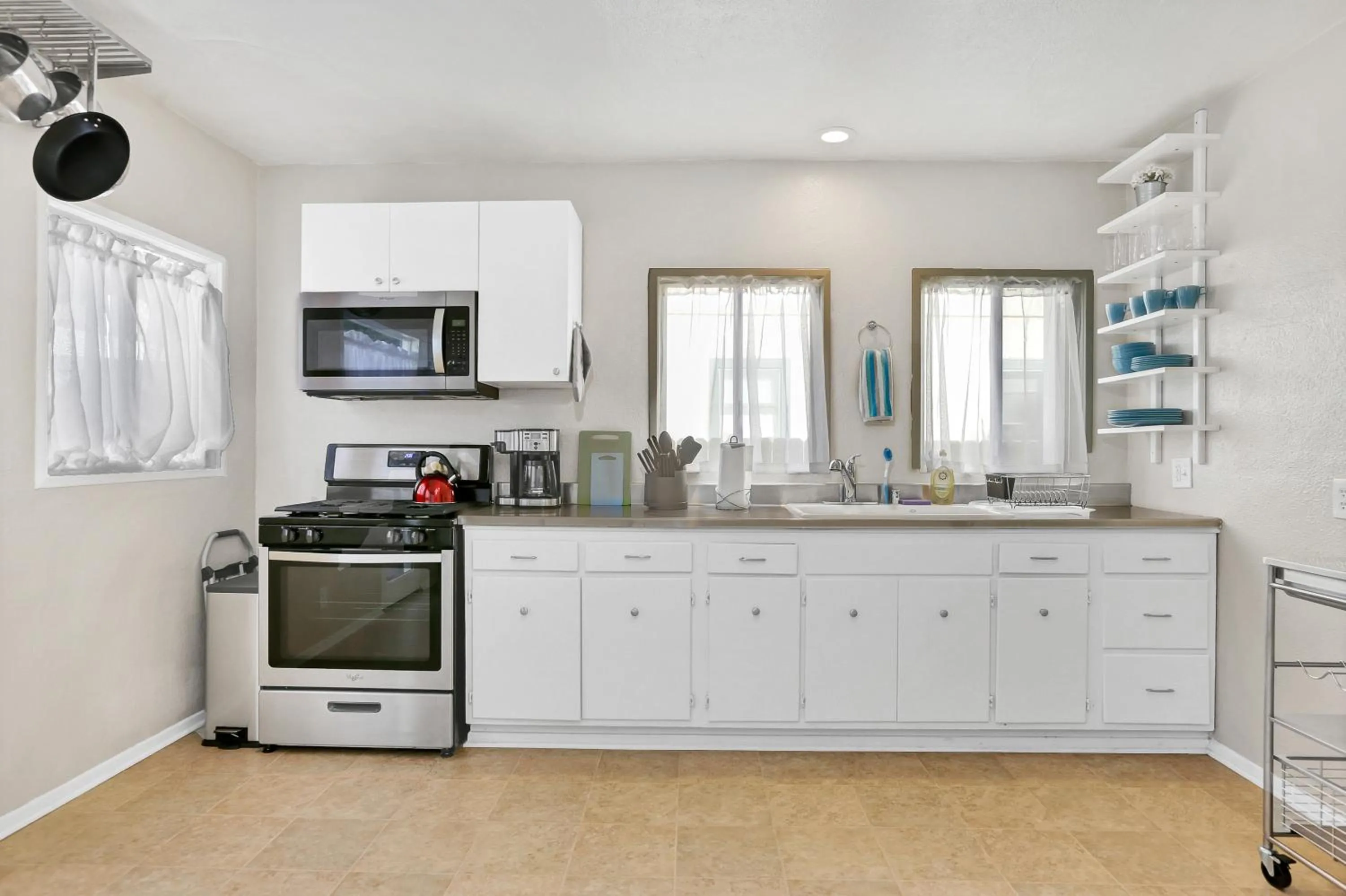 Coffee/tea facilities in Long Beach House