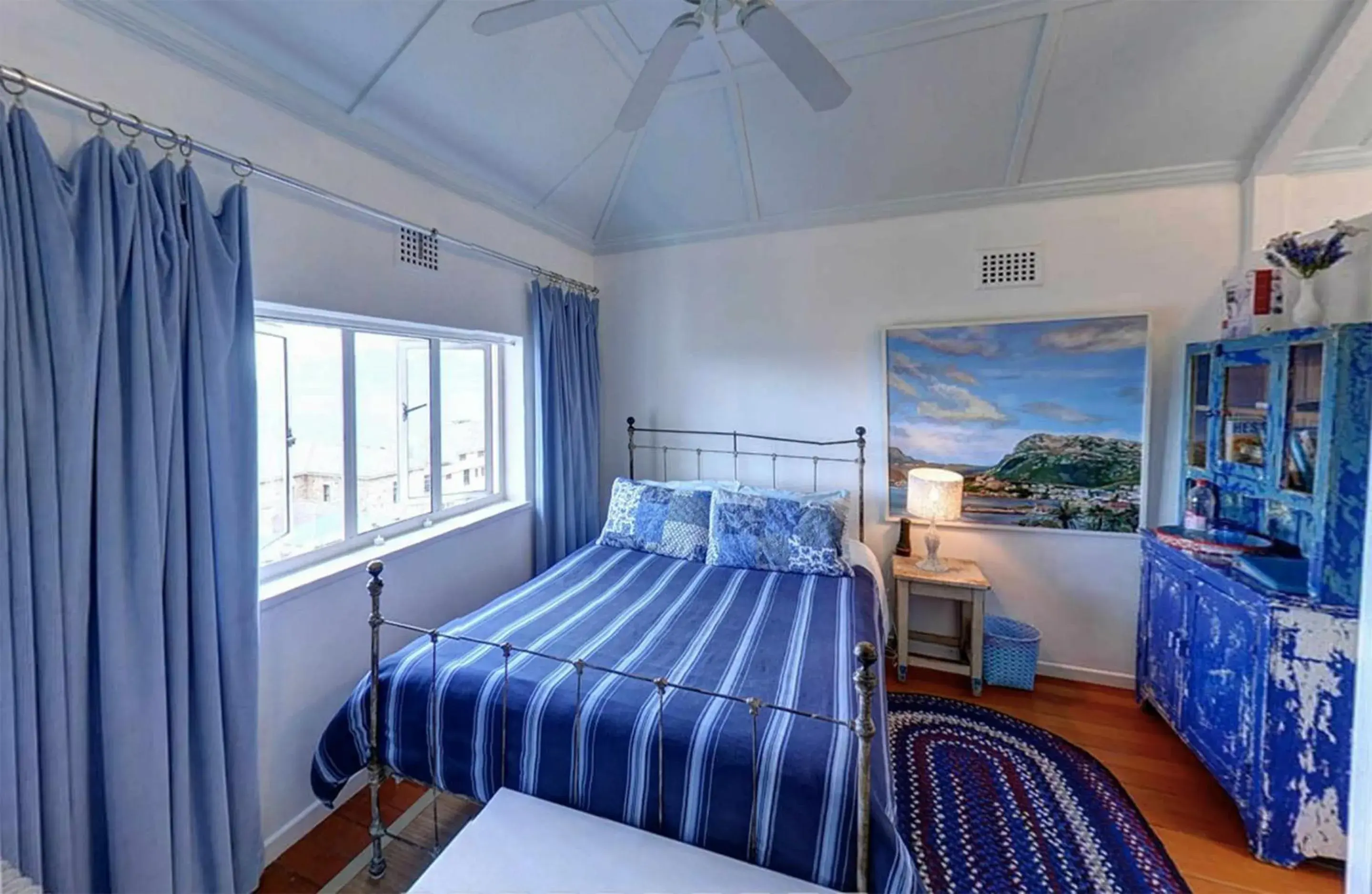 Double Room in Blue On Blue Bed and Breakfast Double Room in Blue On Blue Bed and Breakfast