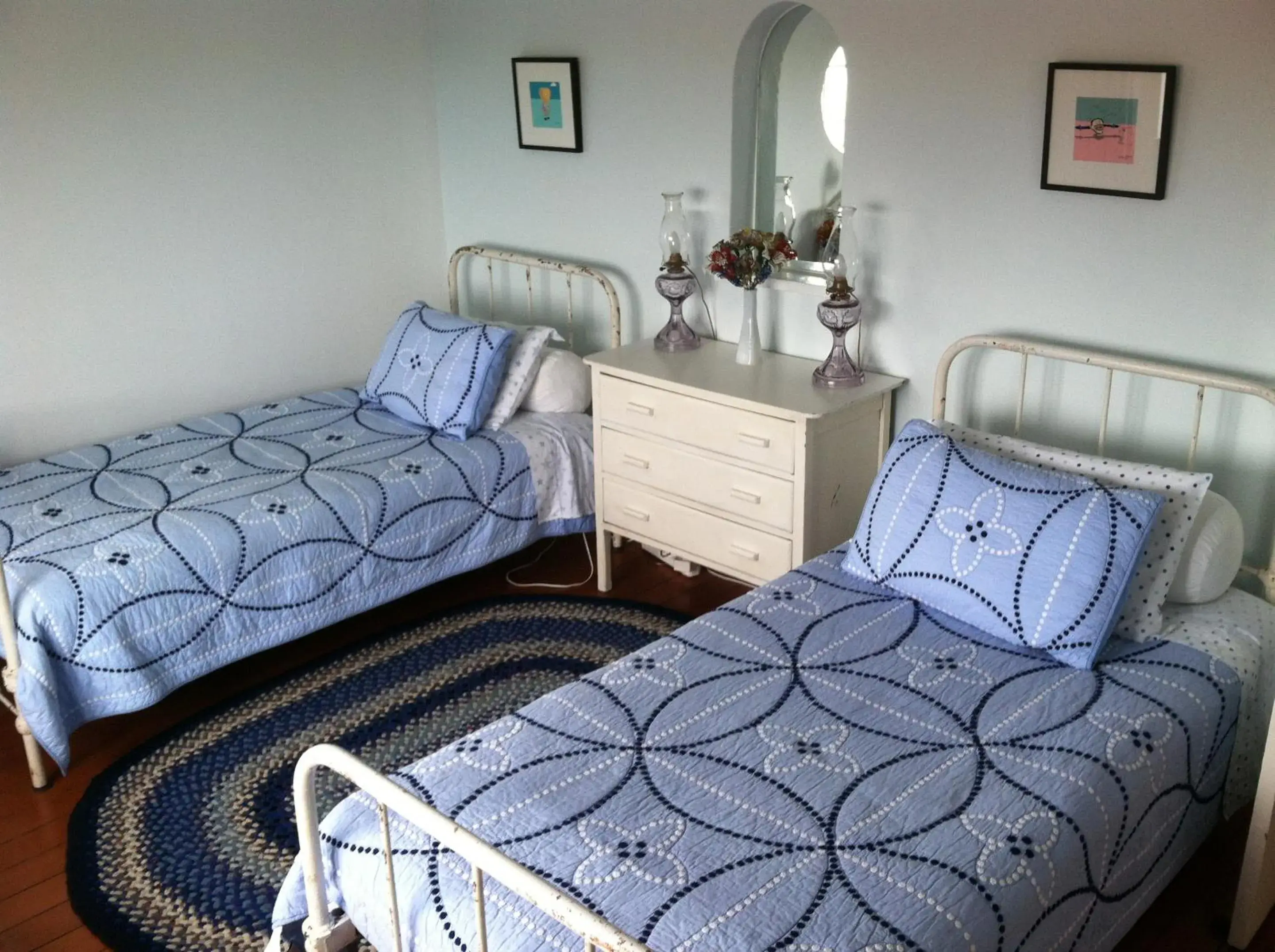 Twin Room in Blue On Blue Bed and Breakfast Twin Room in Blue On Blue Bed and Breakfast