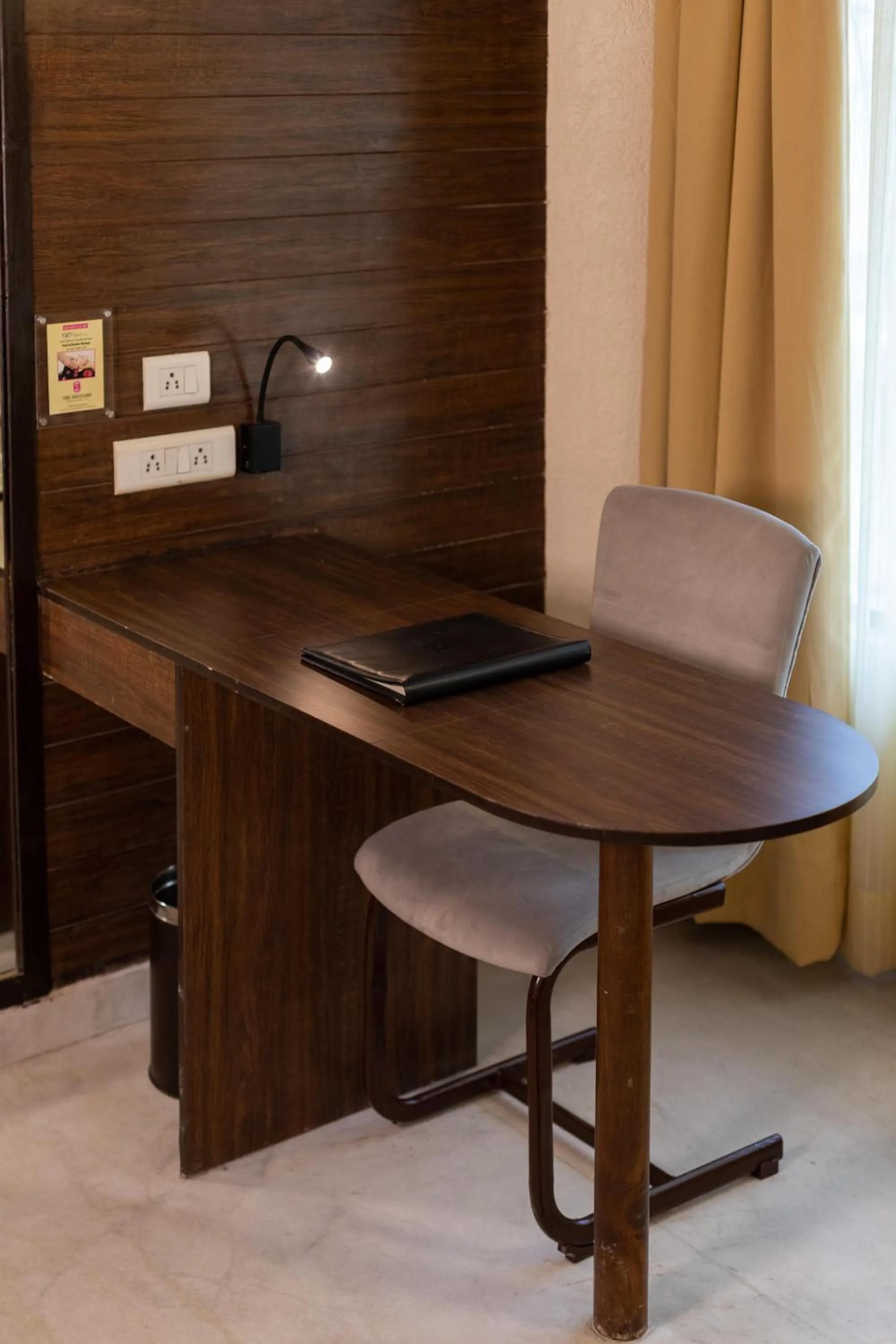 hair dresser in Pride Premier Solitaire