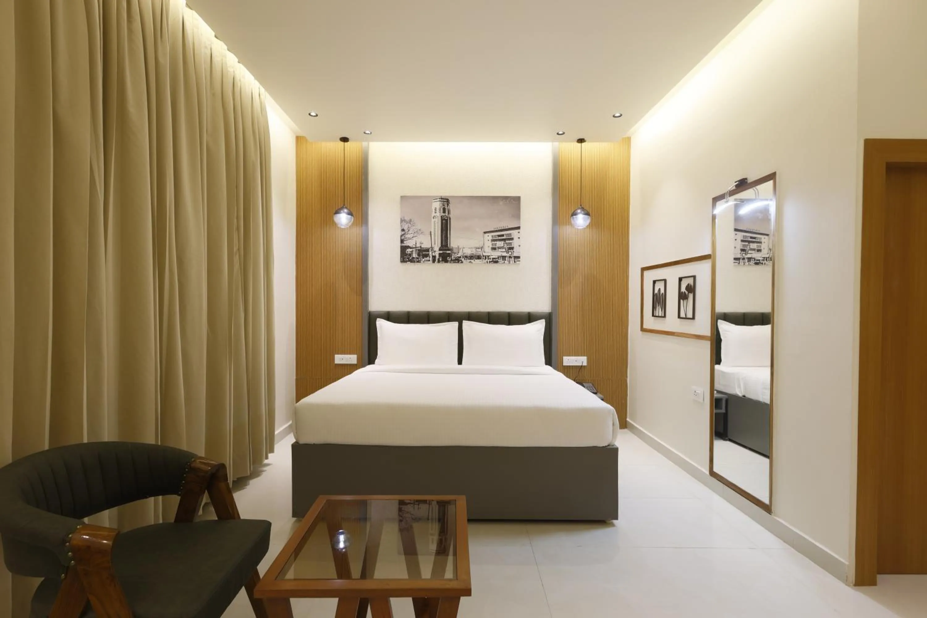 Bedroom, Bed in Pride Premier Solitaire