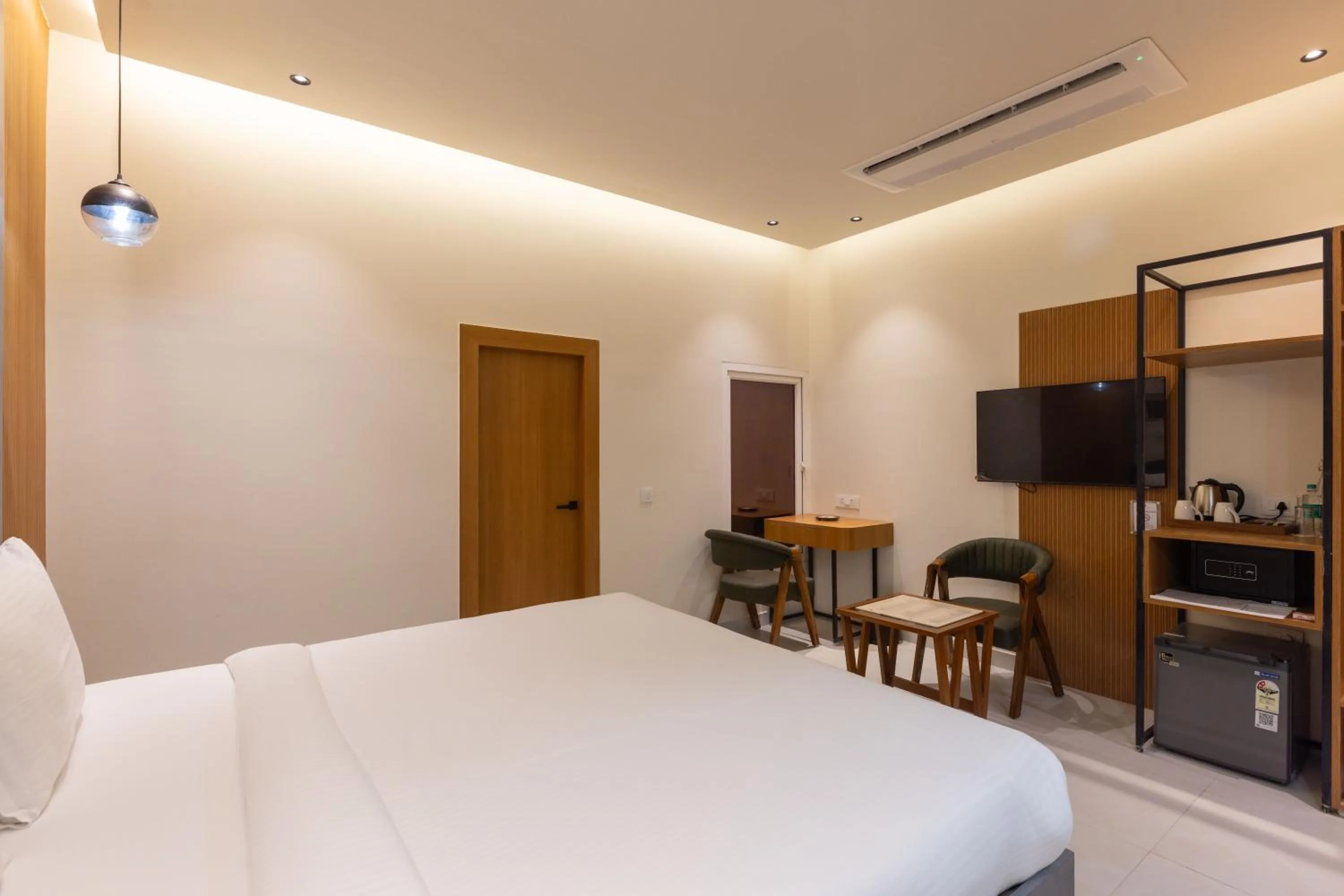 Bedroom, Bed in Pride Premier Solitaire