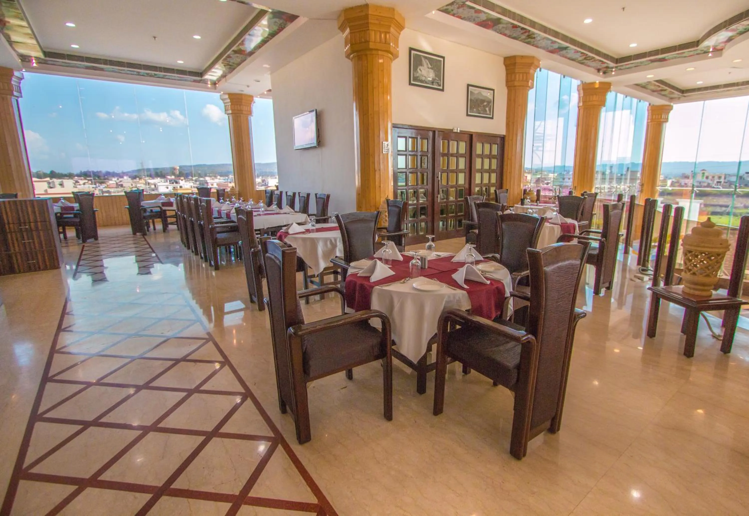 Restaurant/places to eat in Pride Premier Solitaire