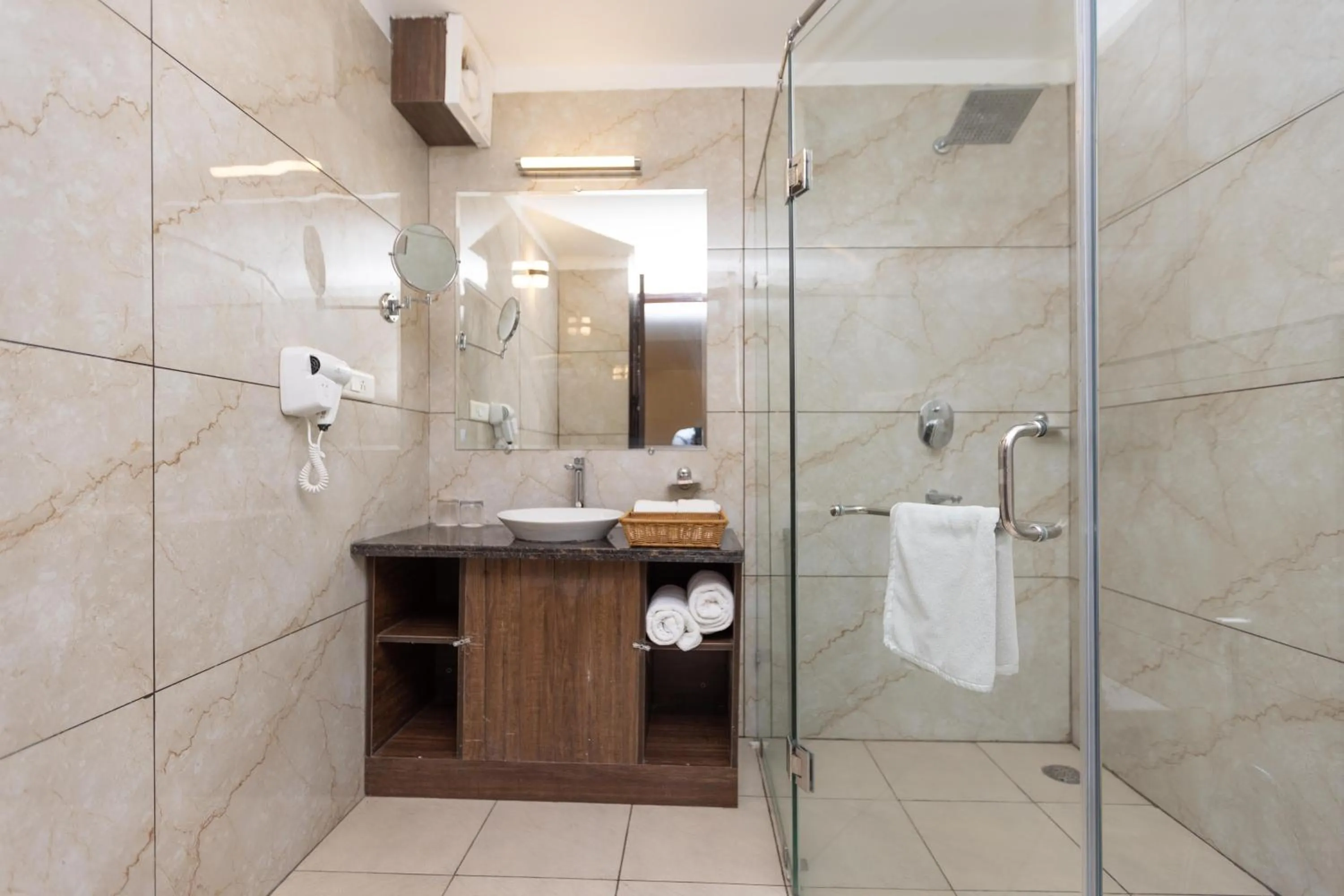 Shower in Pride Premier Solitaire