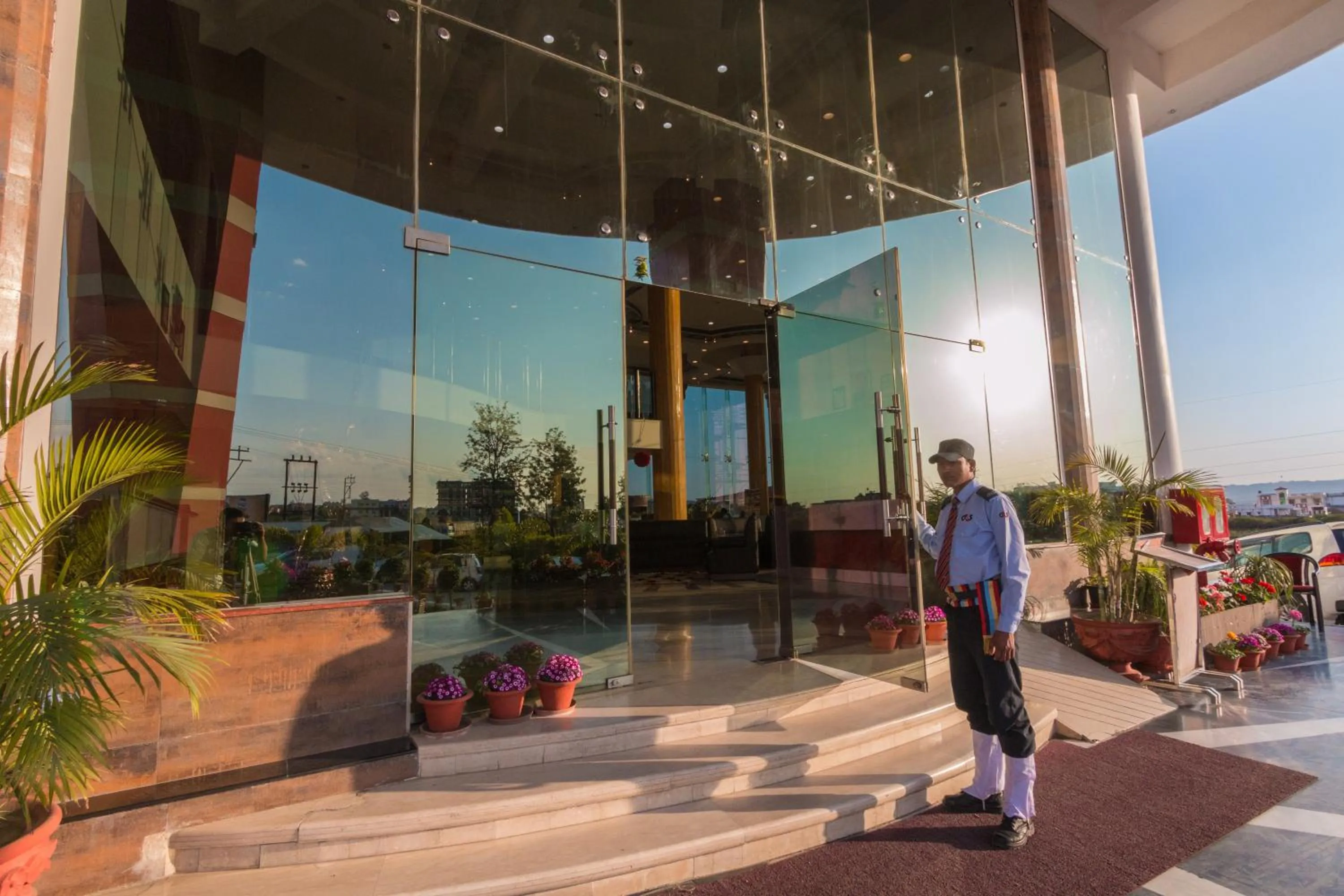 Area and facilities in Pride Premier Solitaire