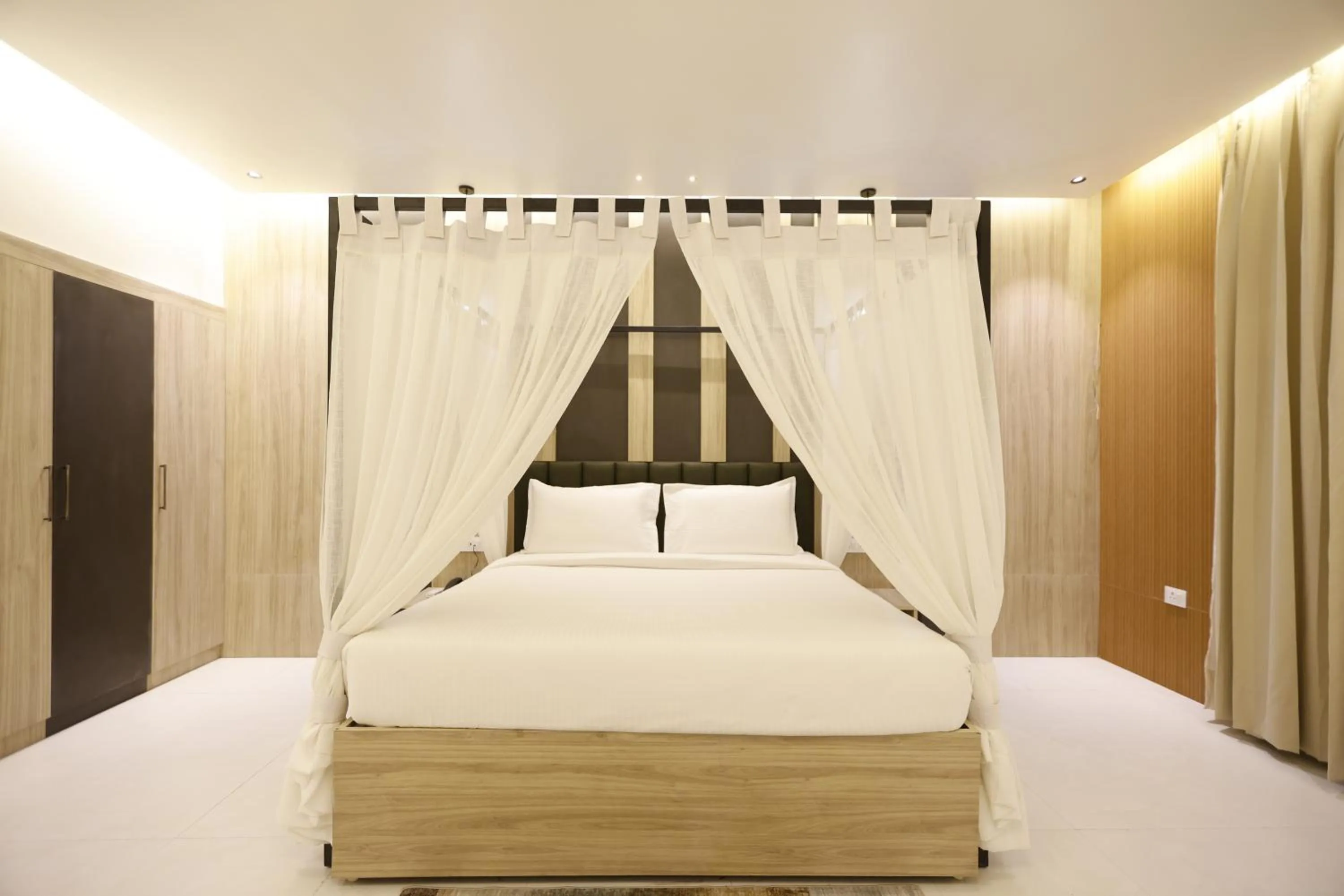 Bedroom, Bed in Pride Premier Solitaire