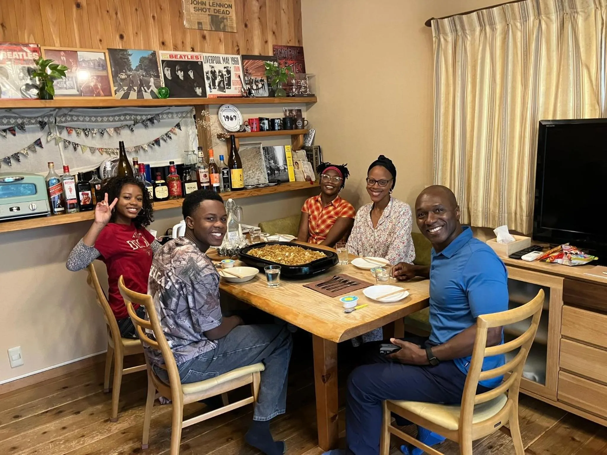 Family in AbbeyRoad Inn Seika