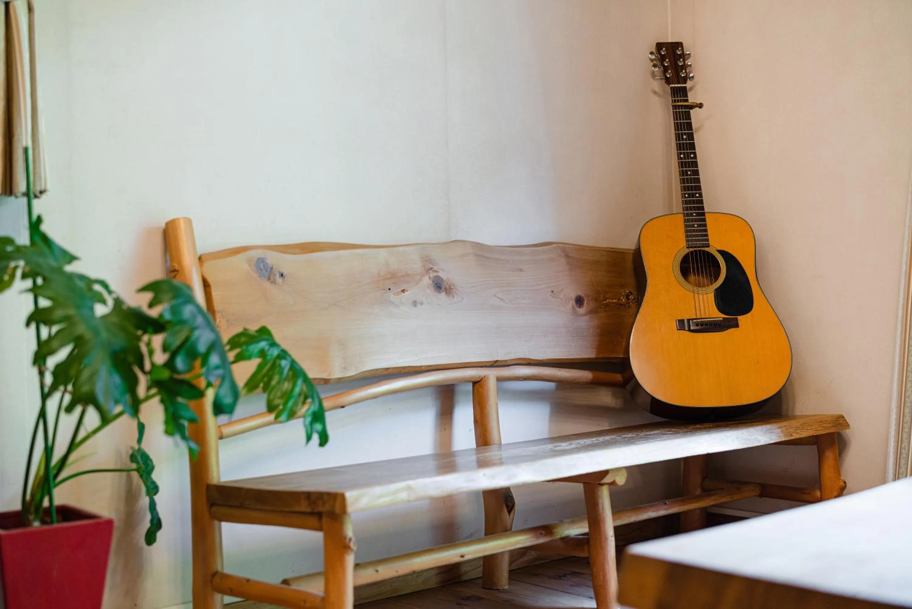 Communal lounge/ TV room in AbbeyRoad Inn Seika