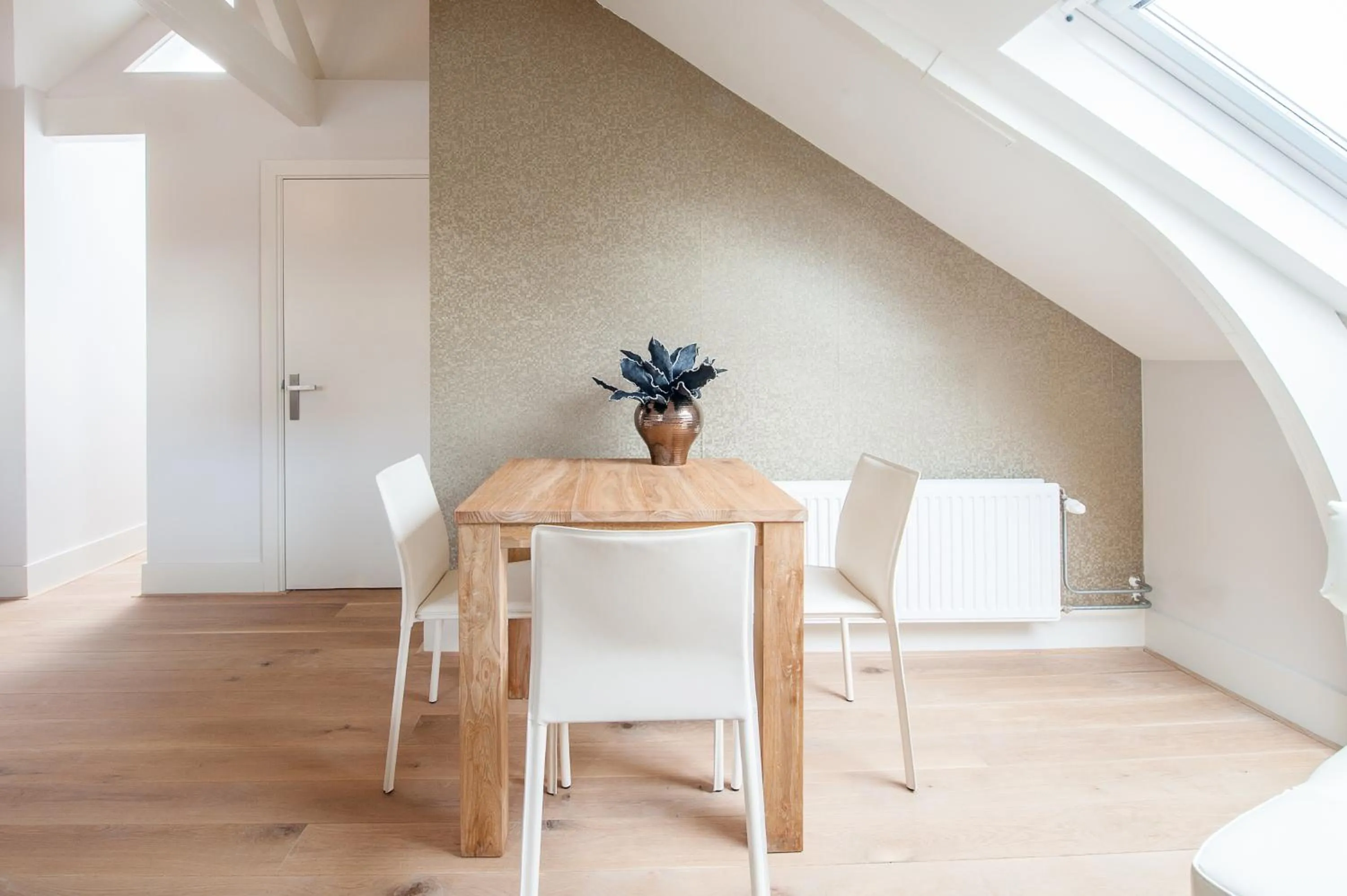 Dining area in Museumpark Apartments