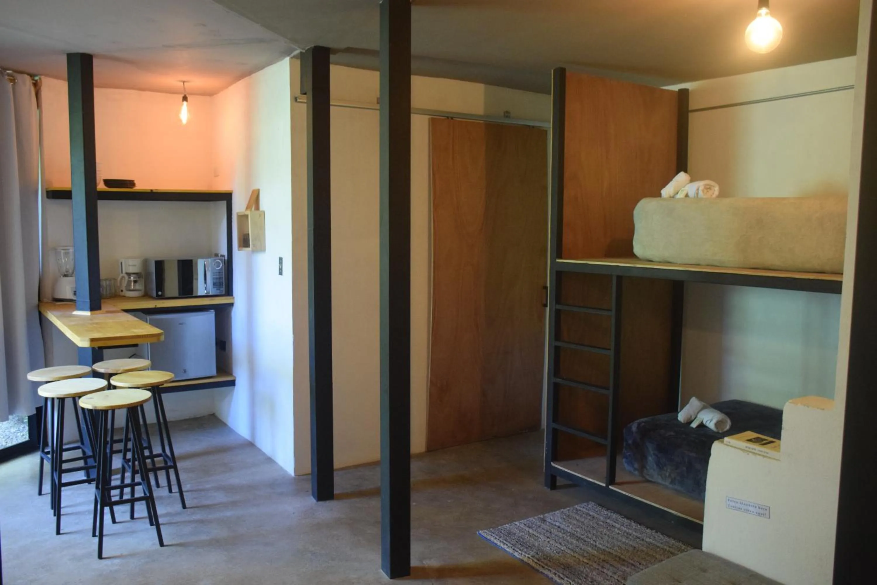 Kitchen or kitchenette in OutBox Inn