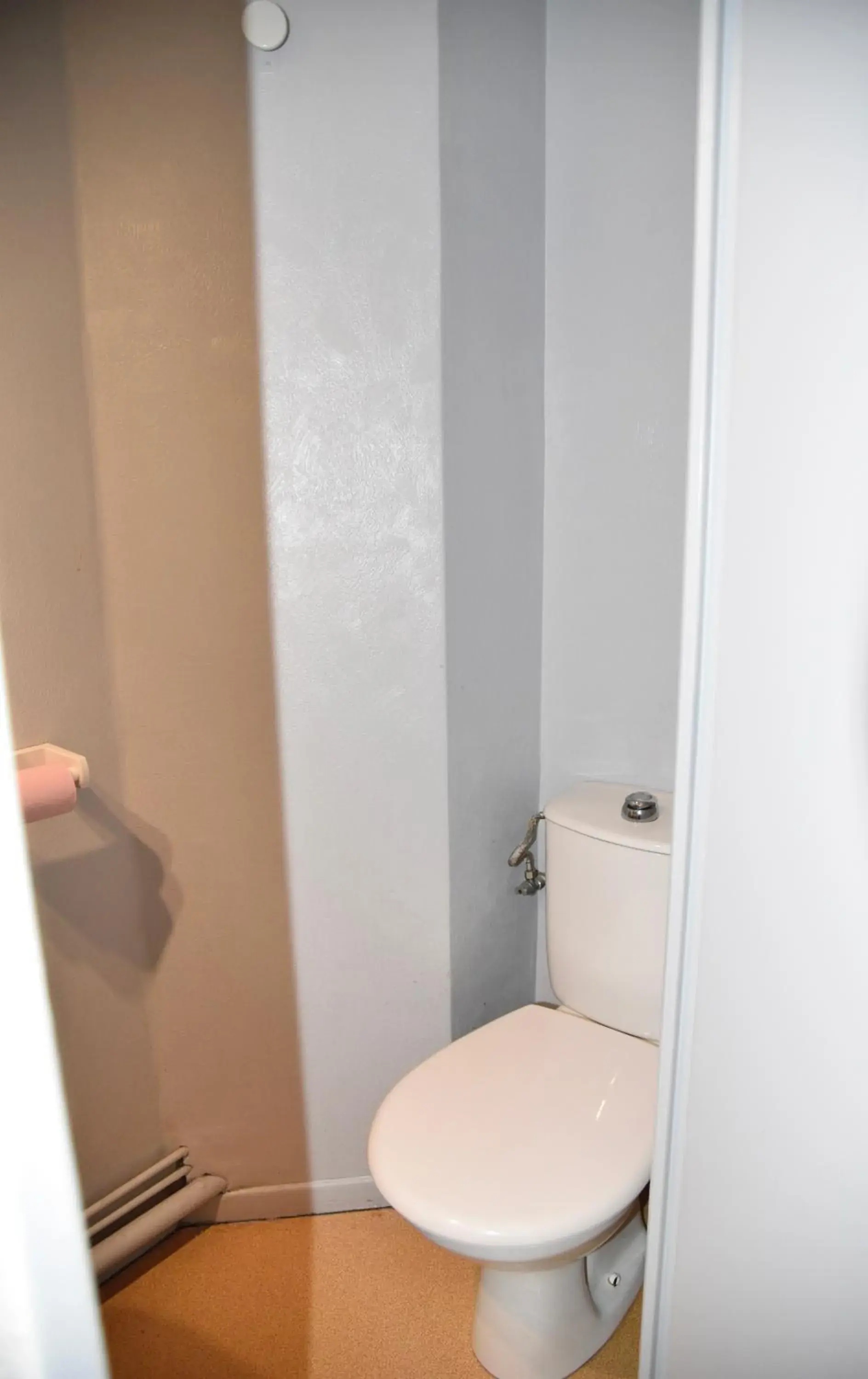 Double Room with Shared Bathroom in Hotel du Triangle Double Room with Shared Bathroom in Hotel du Triangle