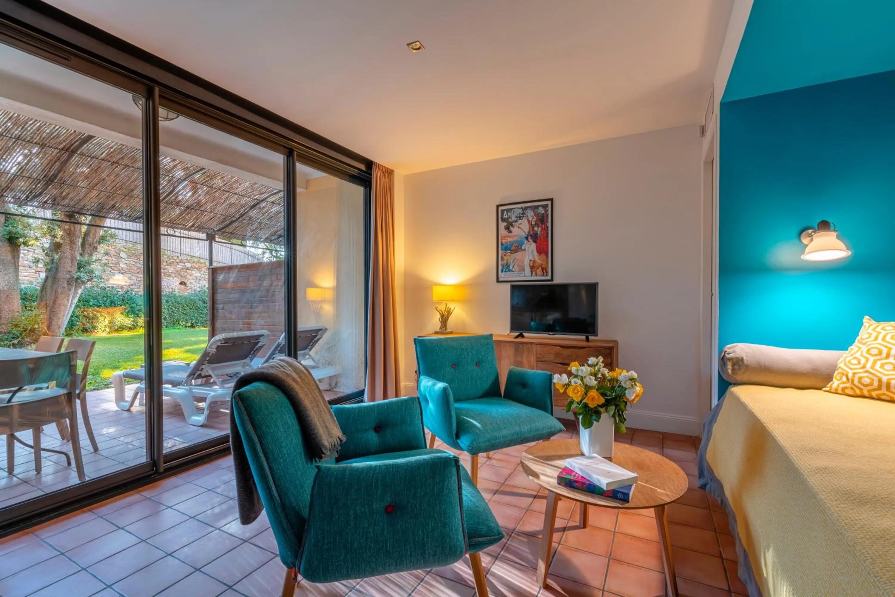 Patio, Bed in La Résidence du Bailli