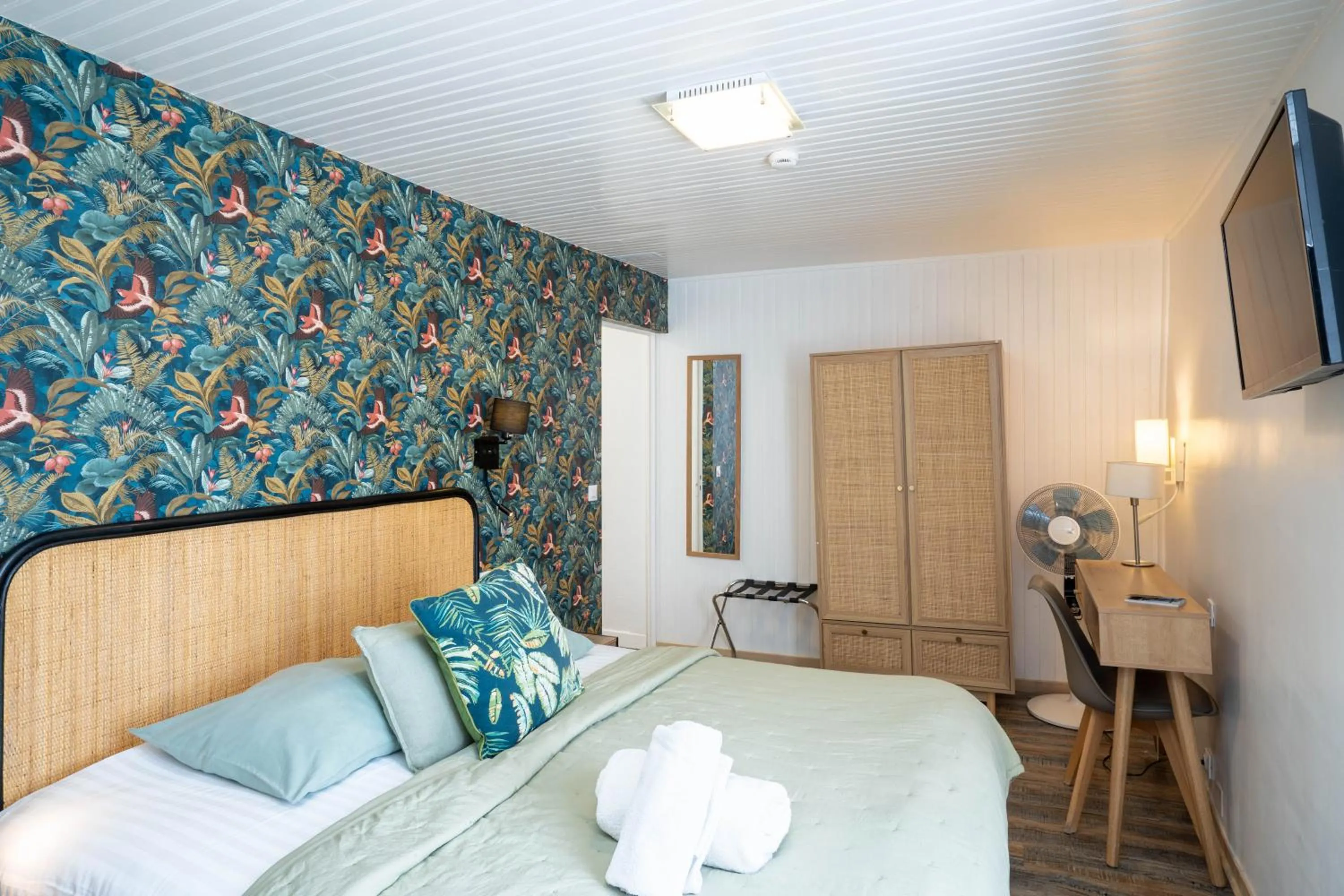 TV and multimedia, Bed in Hotel du Levant